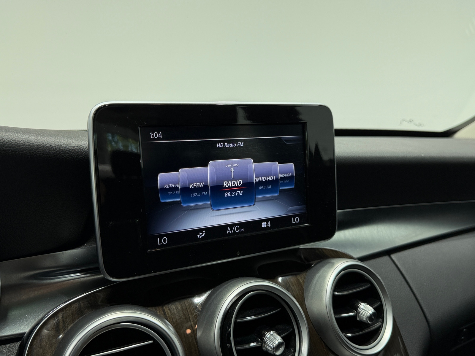 Thumbnail: 2015 Mercedes-Benz C-Class - 3
