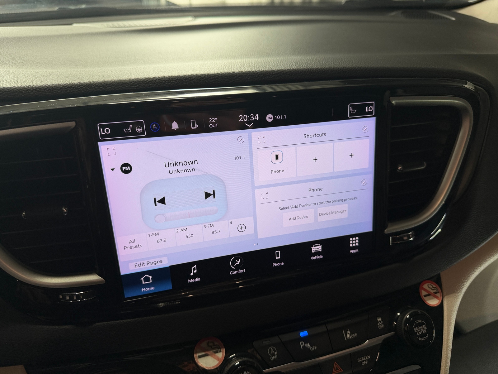 Thumbnail: 2024 Chrysler Pacifica - 3