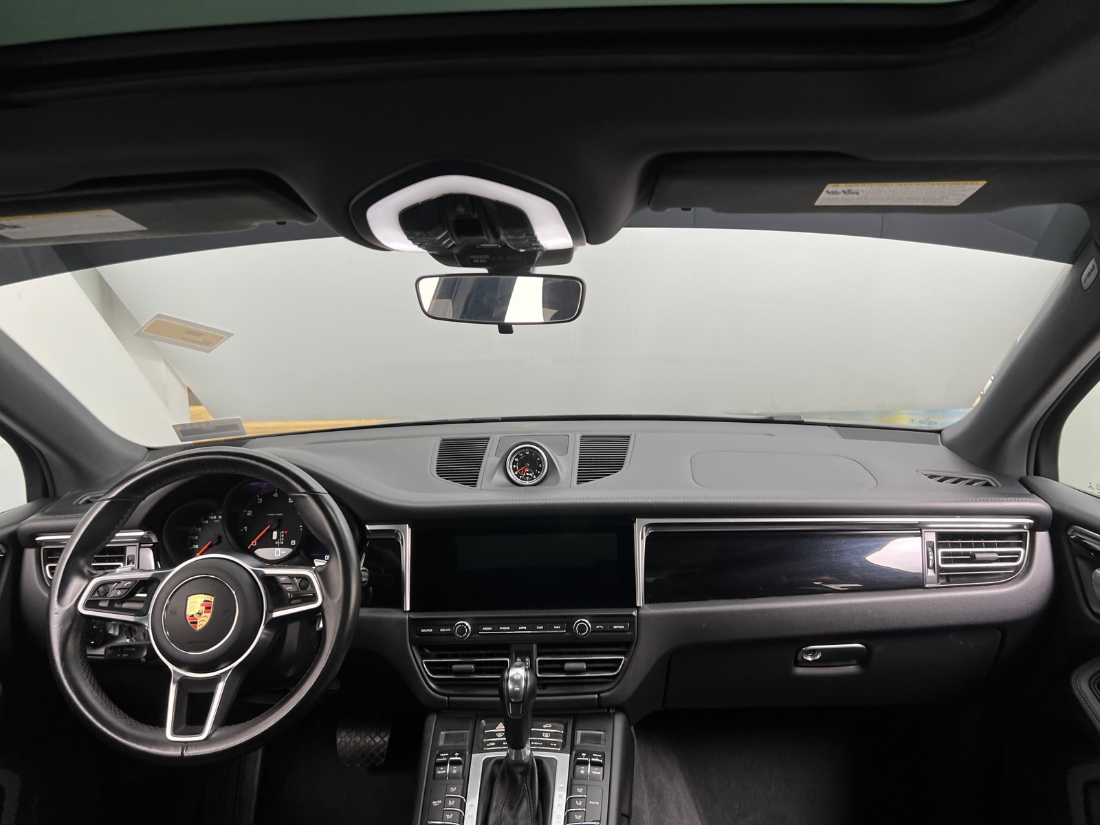 Thumbnail: 2020 Porsche Macan - 3