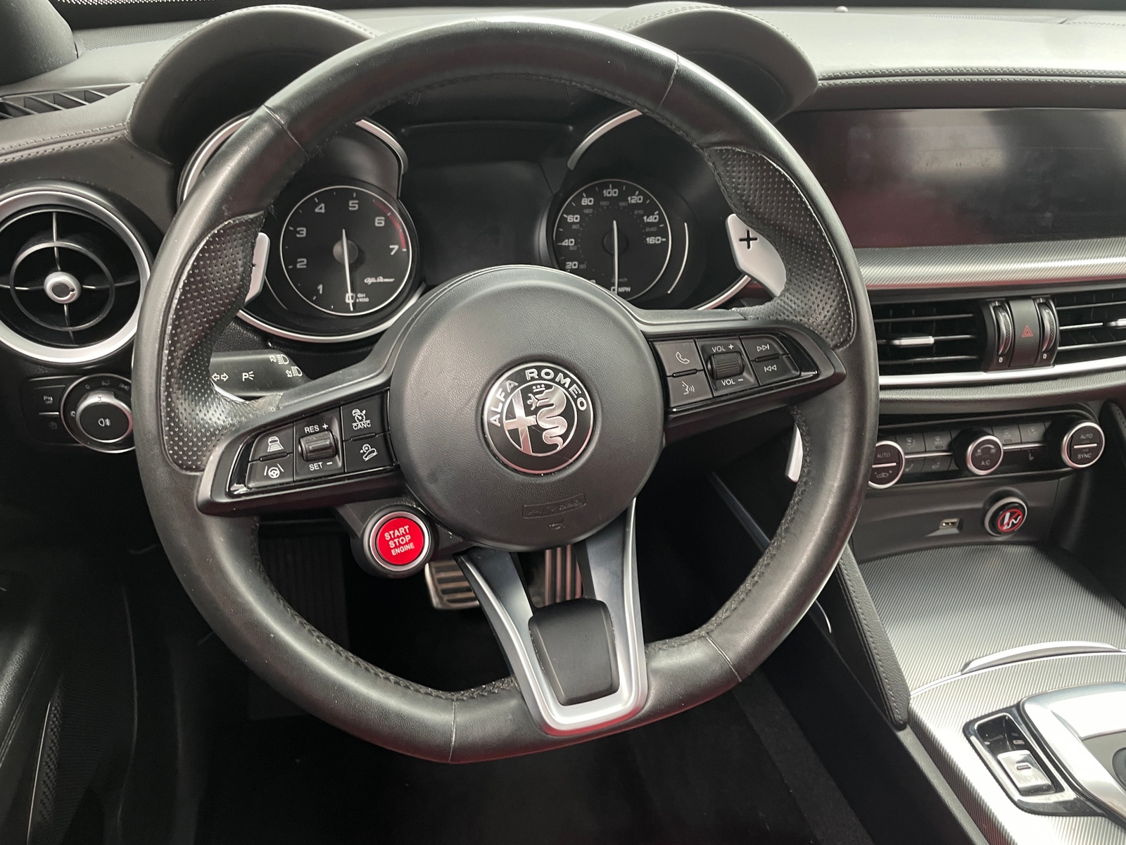 Thumbnail: 2022 Alfa Romeo Stelvio - 4