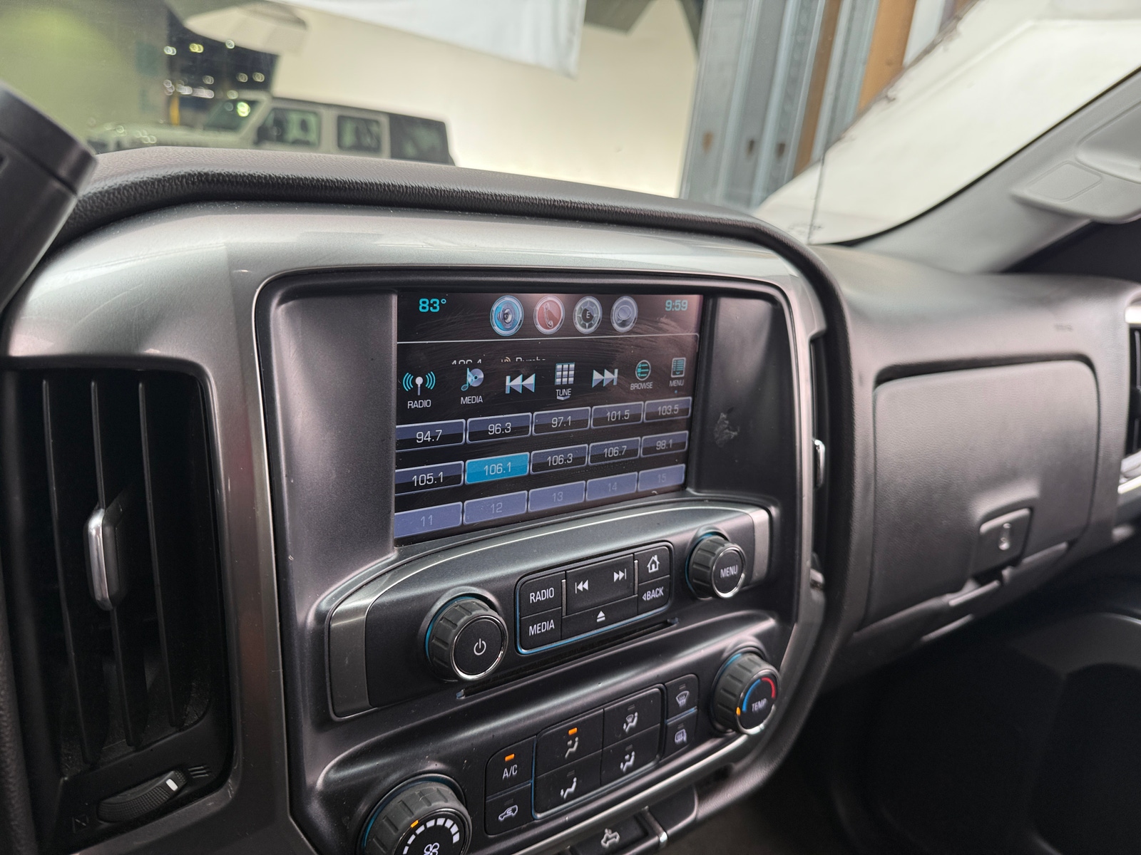 Thumbnail: 2018 Chevrolet Silverado 1500 - 4
