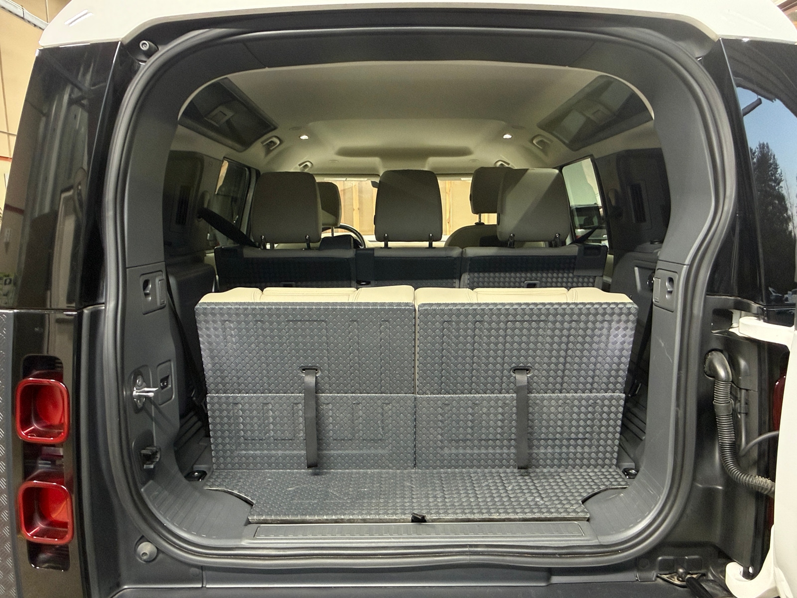 Thumbnail: 2021 Land Rover Defender - 7
