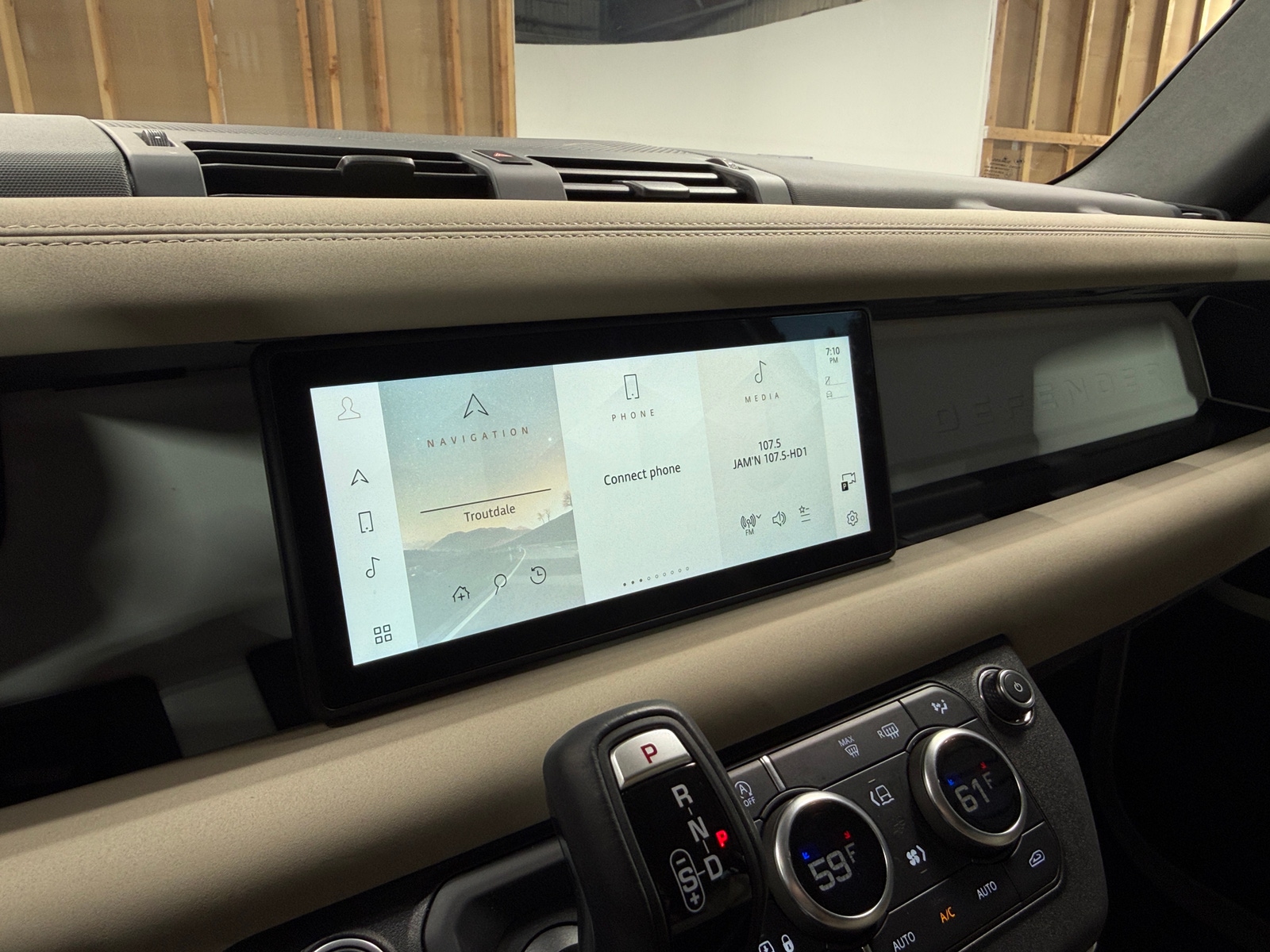 Thumbnail: 2021 Land Rover Defender - 4