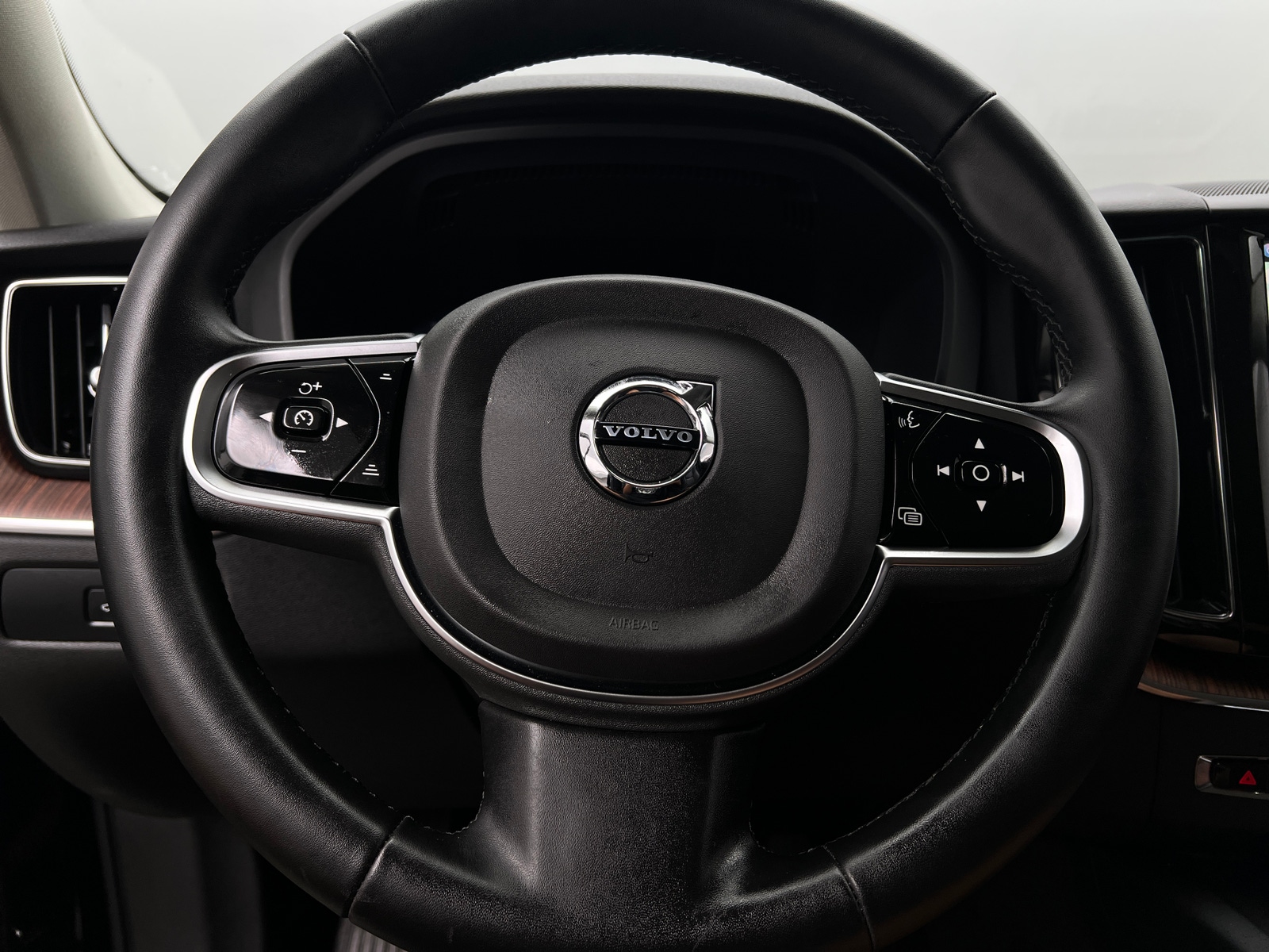Thumbnail: 2024 Volvo XC60 - 4