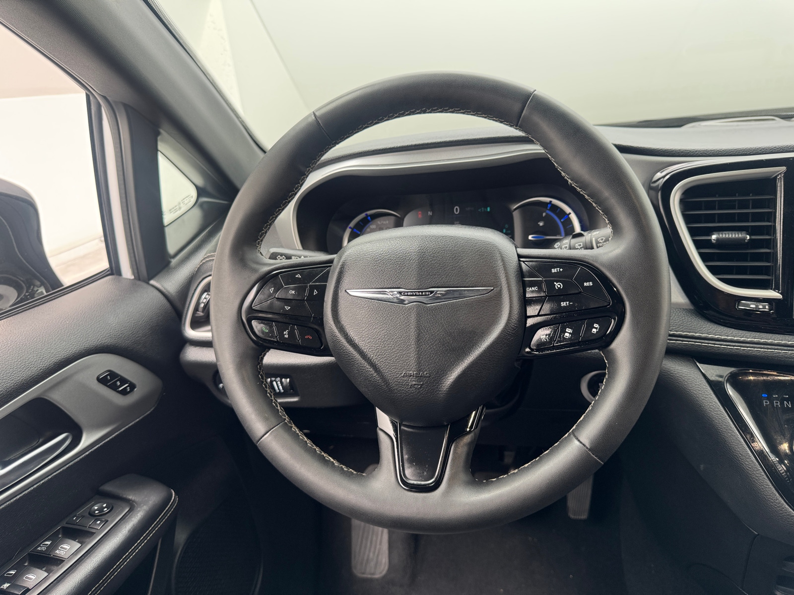Thumbnail: 2024 Chrysler Pacifica - 4