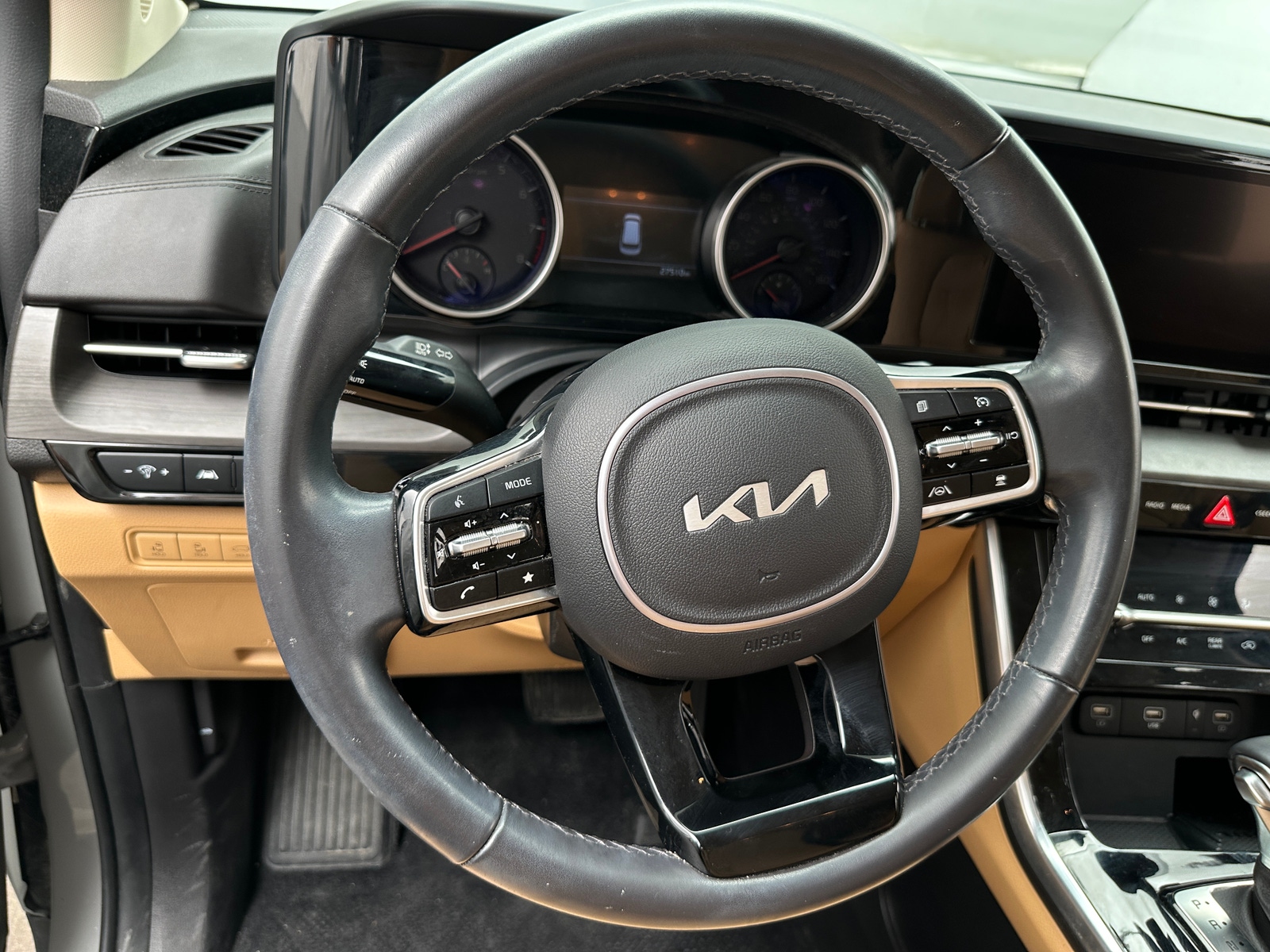 Thumbnail: 2023 Kia Carnival - 4