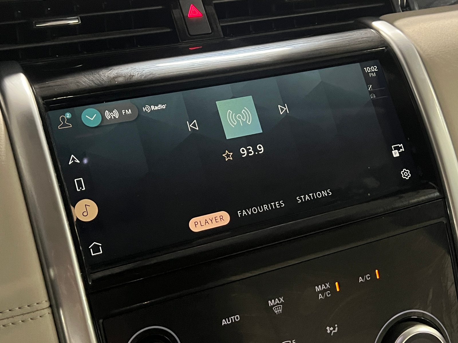 Thumbnail: 2023 Land Rover Discovery Sport - 4