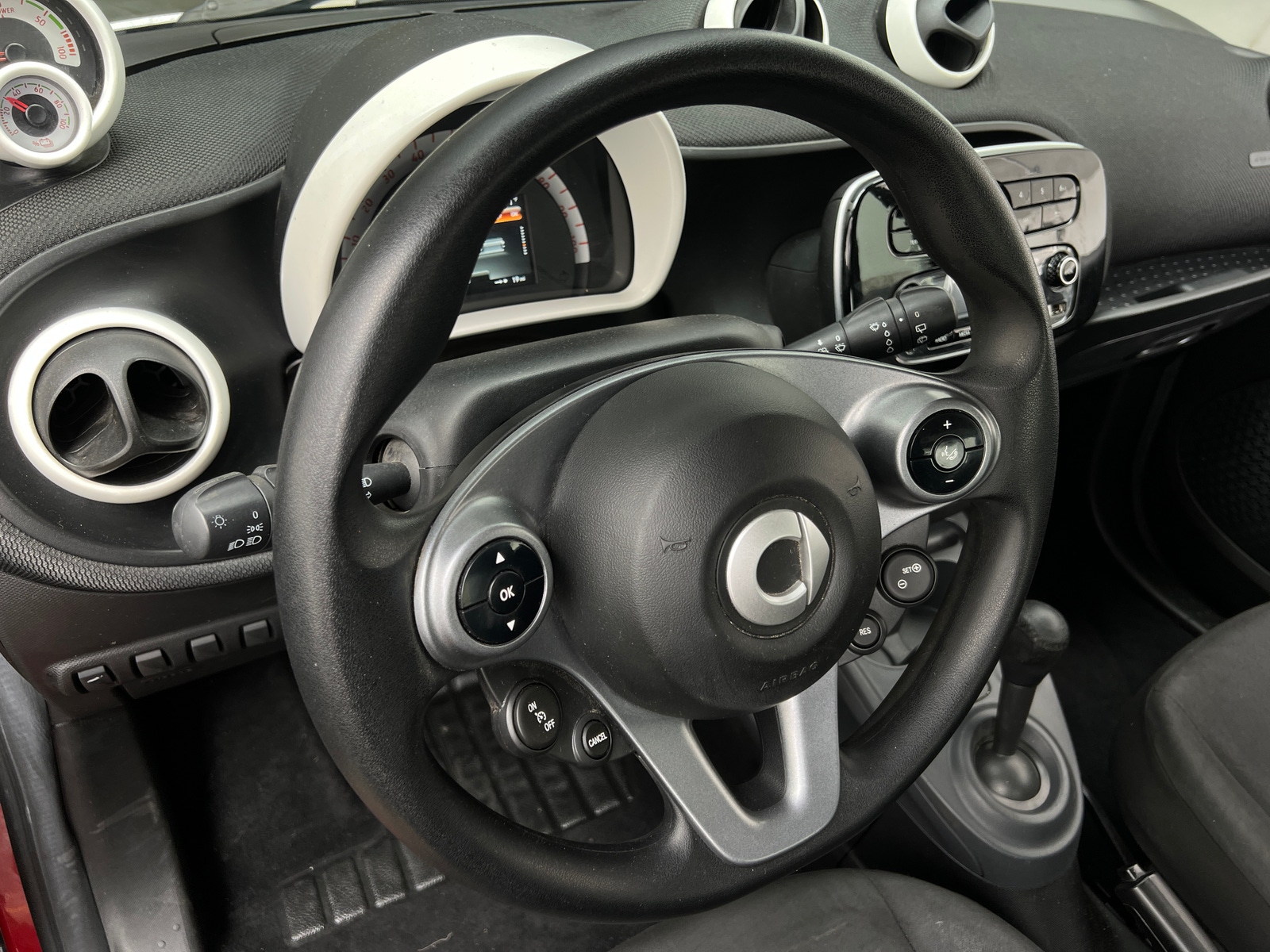 Thumbnail: 2018 smart fortwo - 5