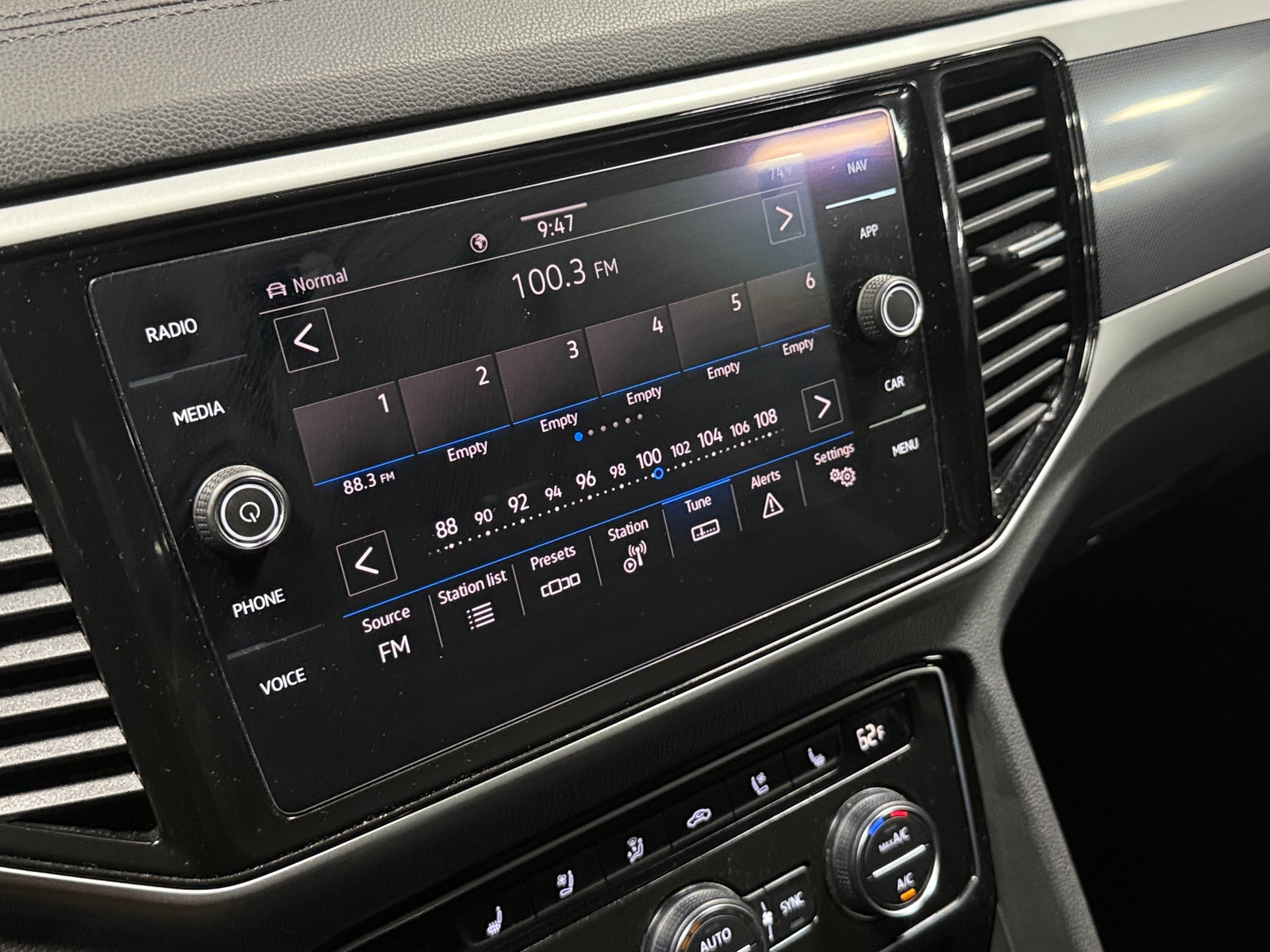 Thumbnail: 2021 Volkswagen Atlas - 4