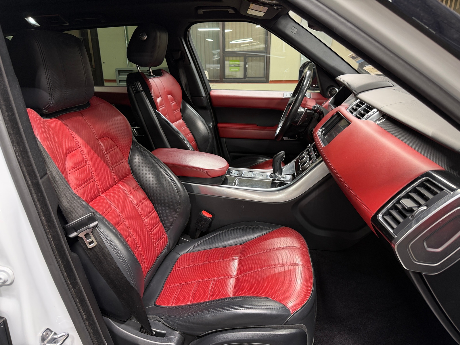 Thumbnail: 2016 Land Rover Range Rover Sport - 2