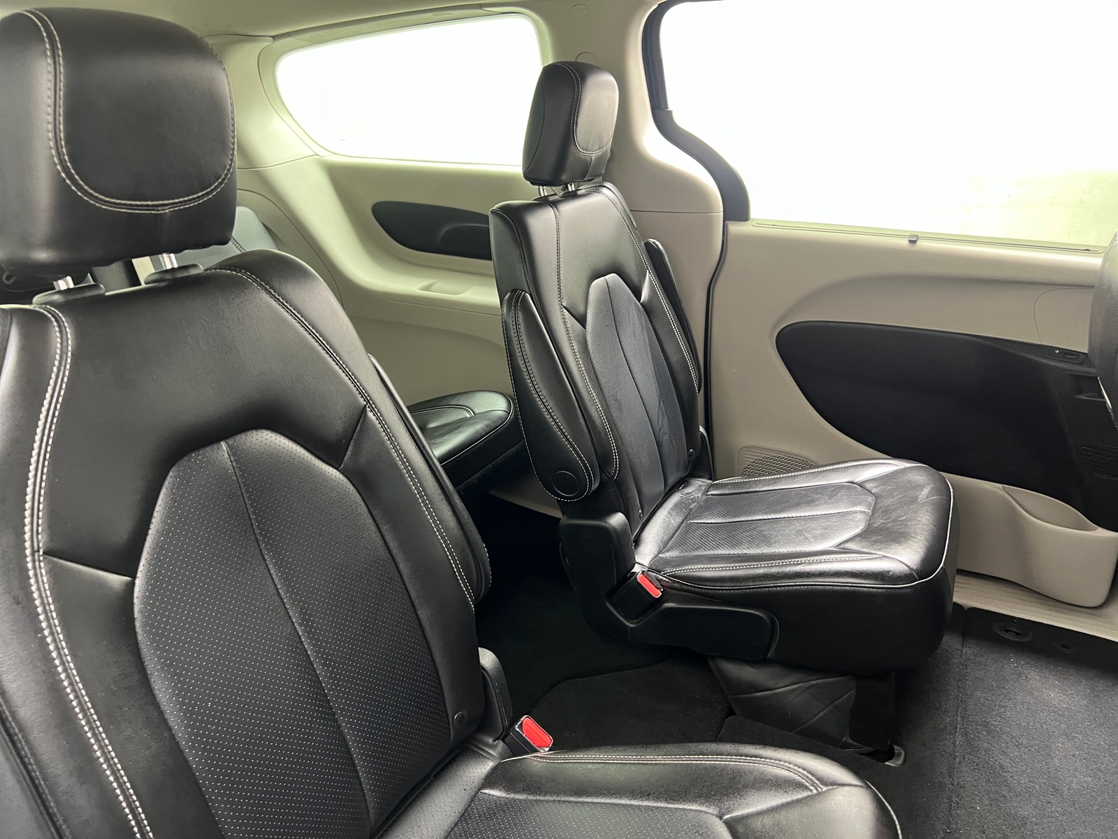 Thumbnail: 2023 Chrysler Pacifica - 5