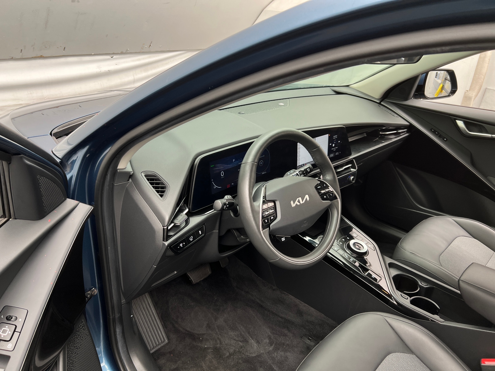 Thumbnail: 2023 Kia Niro - 2