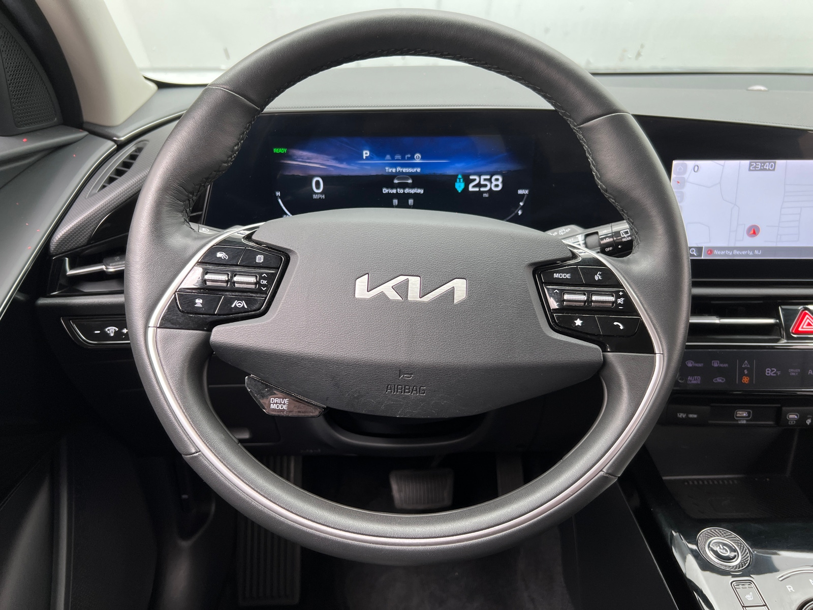 Thumbnail: 2023 Kia Niro - 4