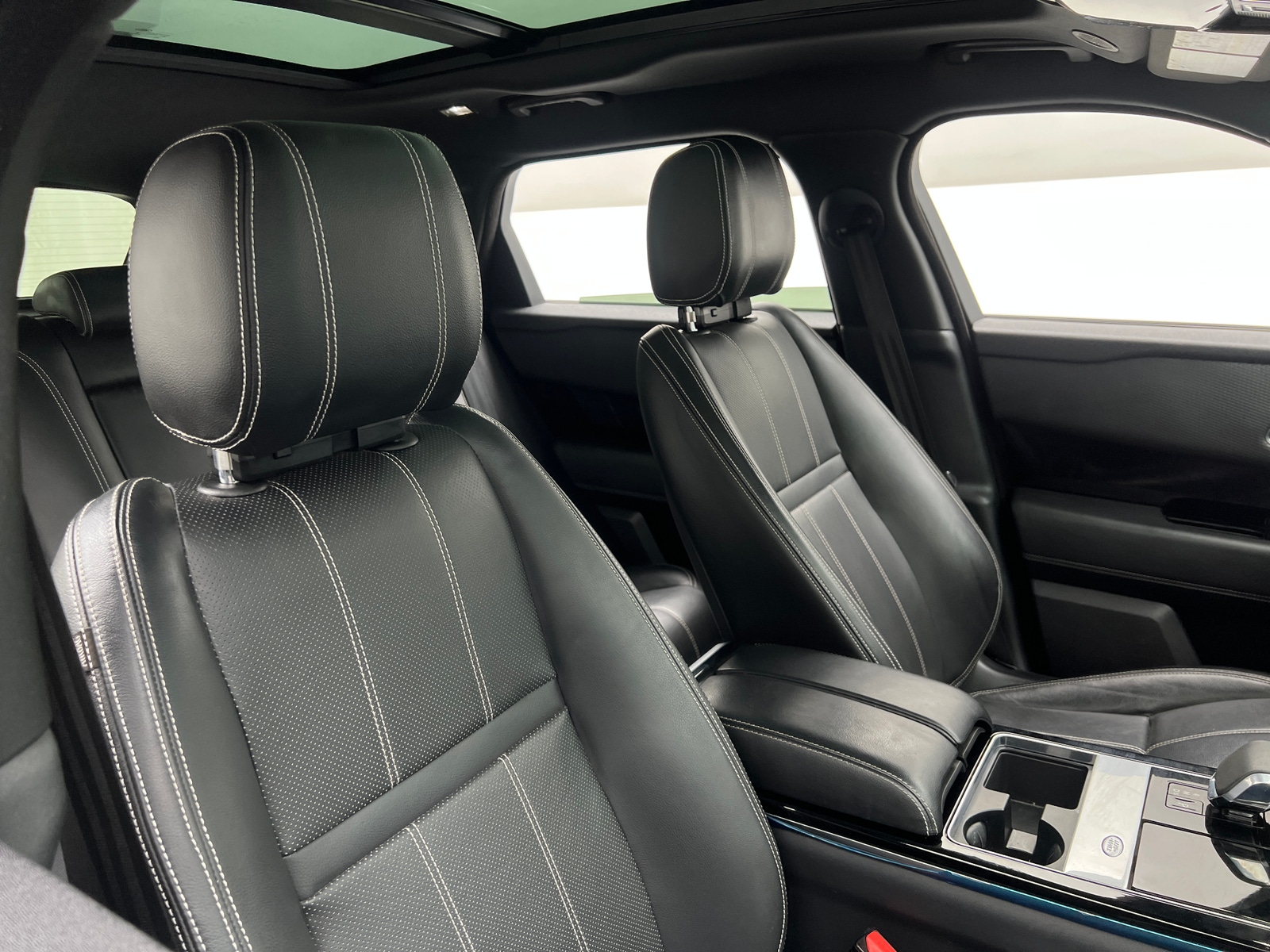 Thumbnail: 2021 Land Rover Range Rover Velar - 2