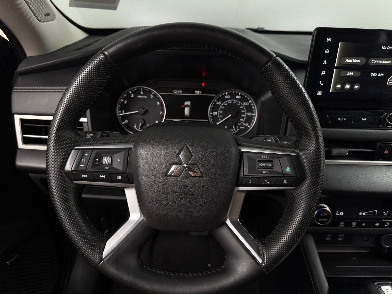 Thumbnail: 2025 Mitsubishi Outlander - 4