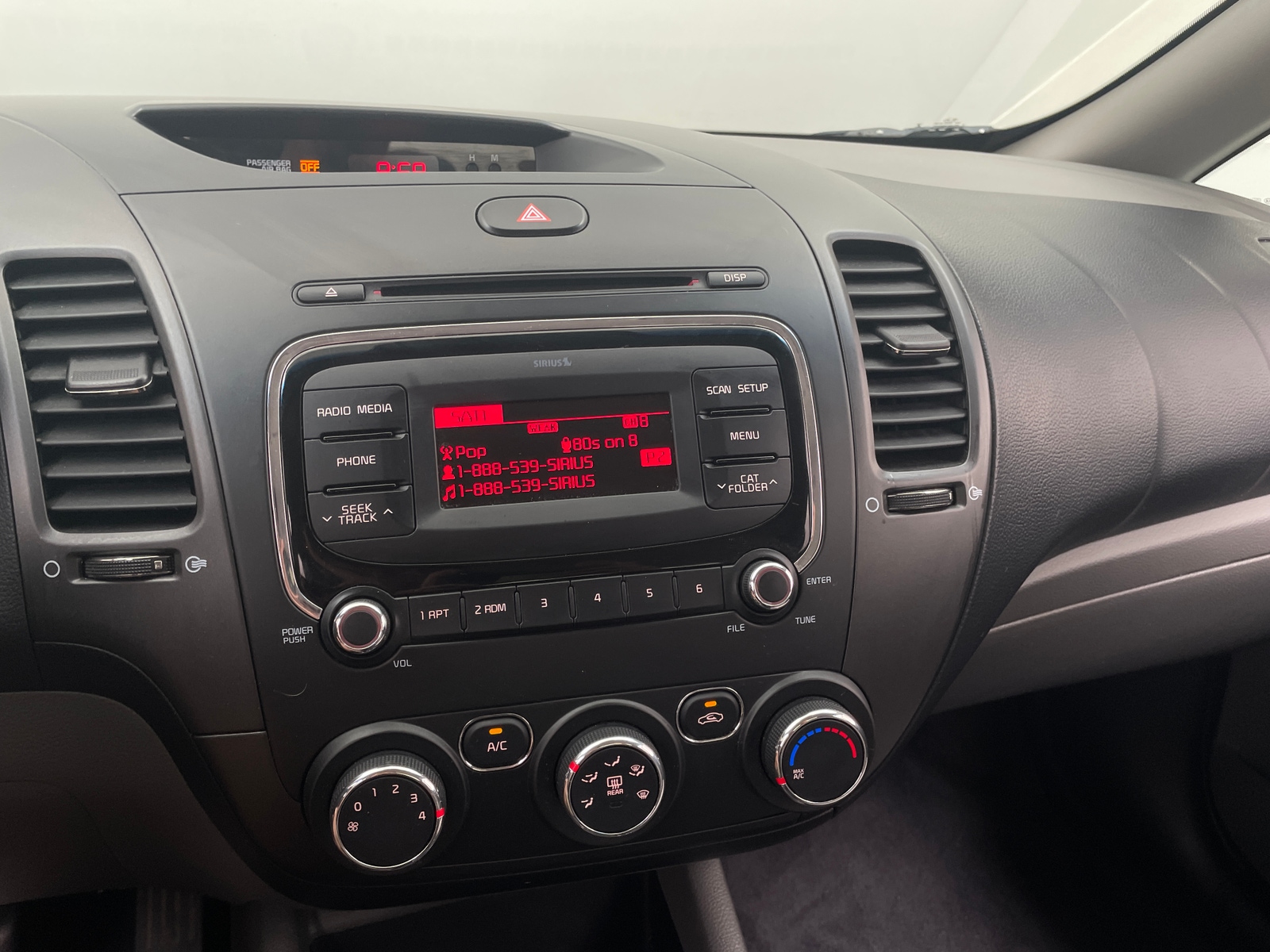 Thumbnail: 2017 Kia Forte - 4