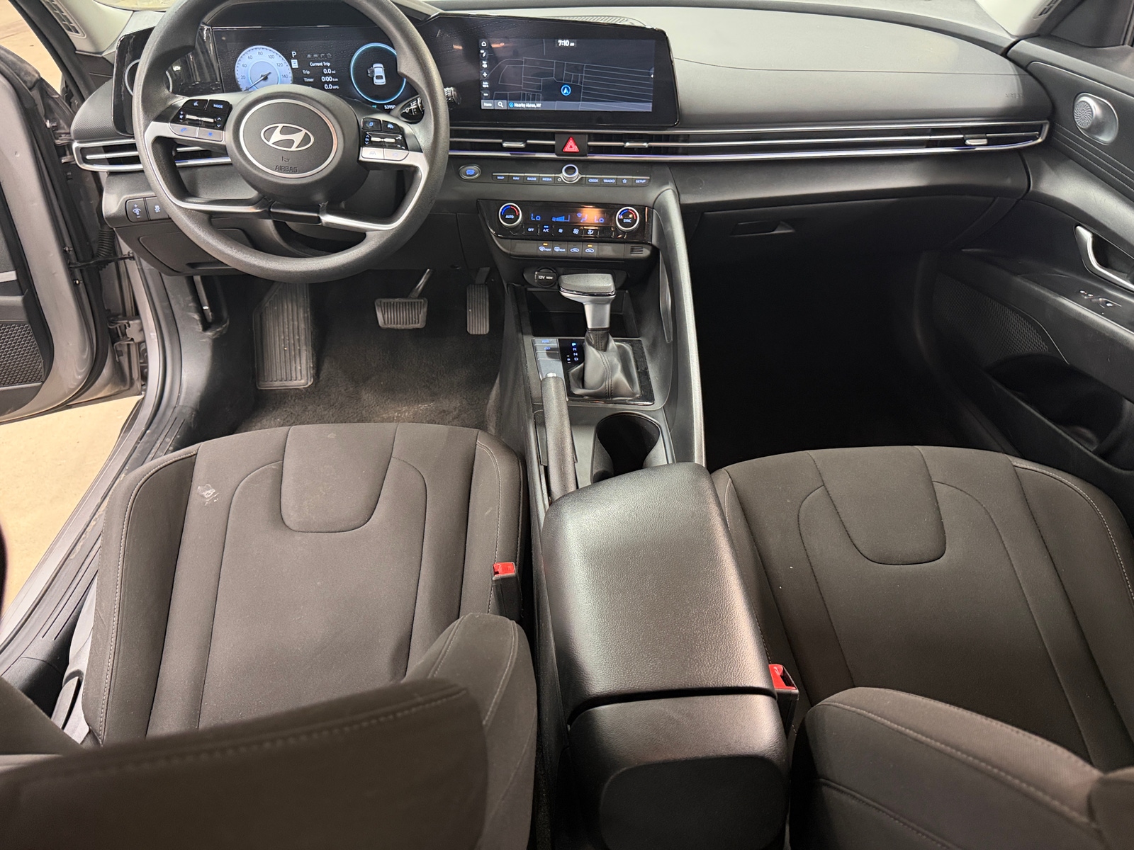 Thumbnail: 2024 Hyundai Elantra - 3