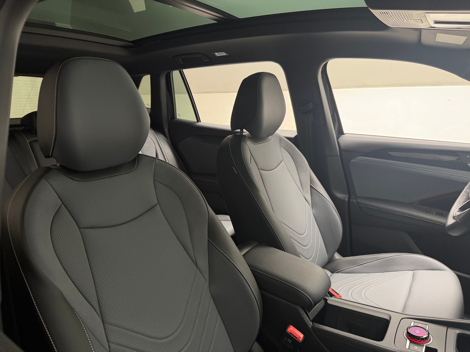 Thumbnail: 2025 Volkswagen Tiguan - 2