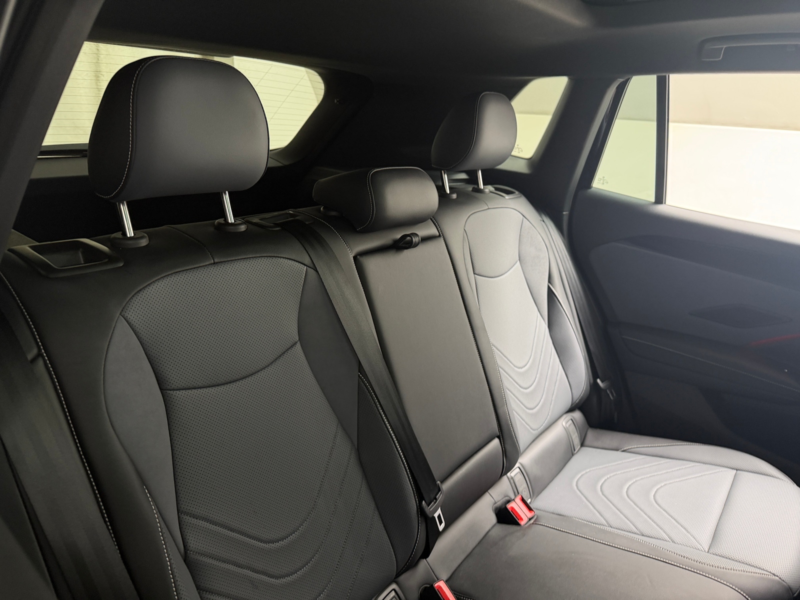 Thumbnail: 2025 Volkswagen Tiguan - 6