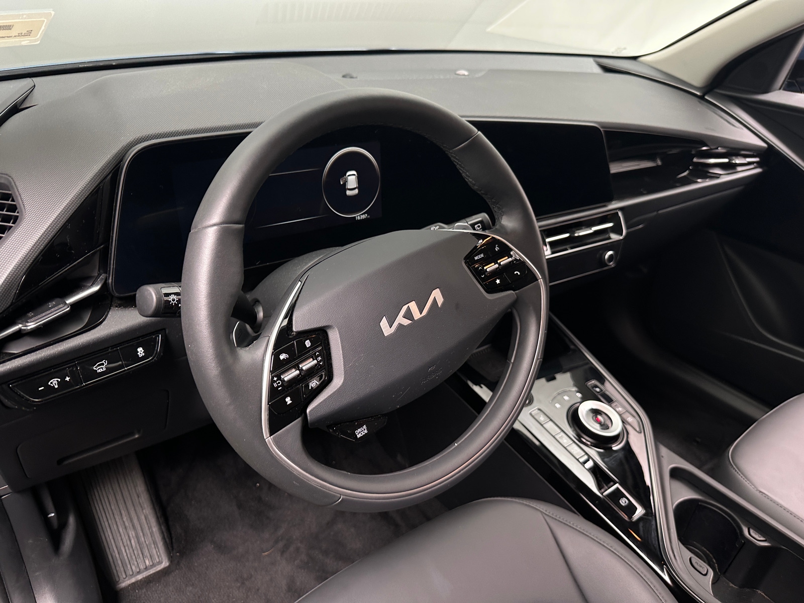 Thumbnail: 2023 Kia Niro - 4