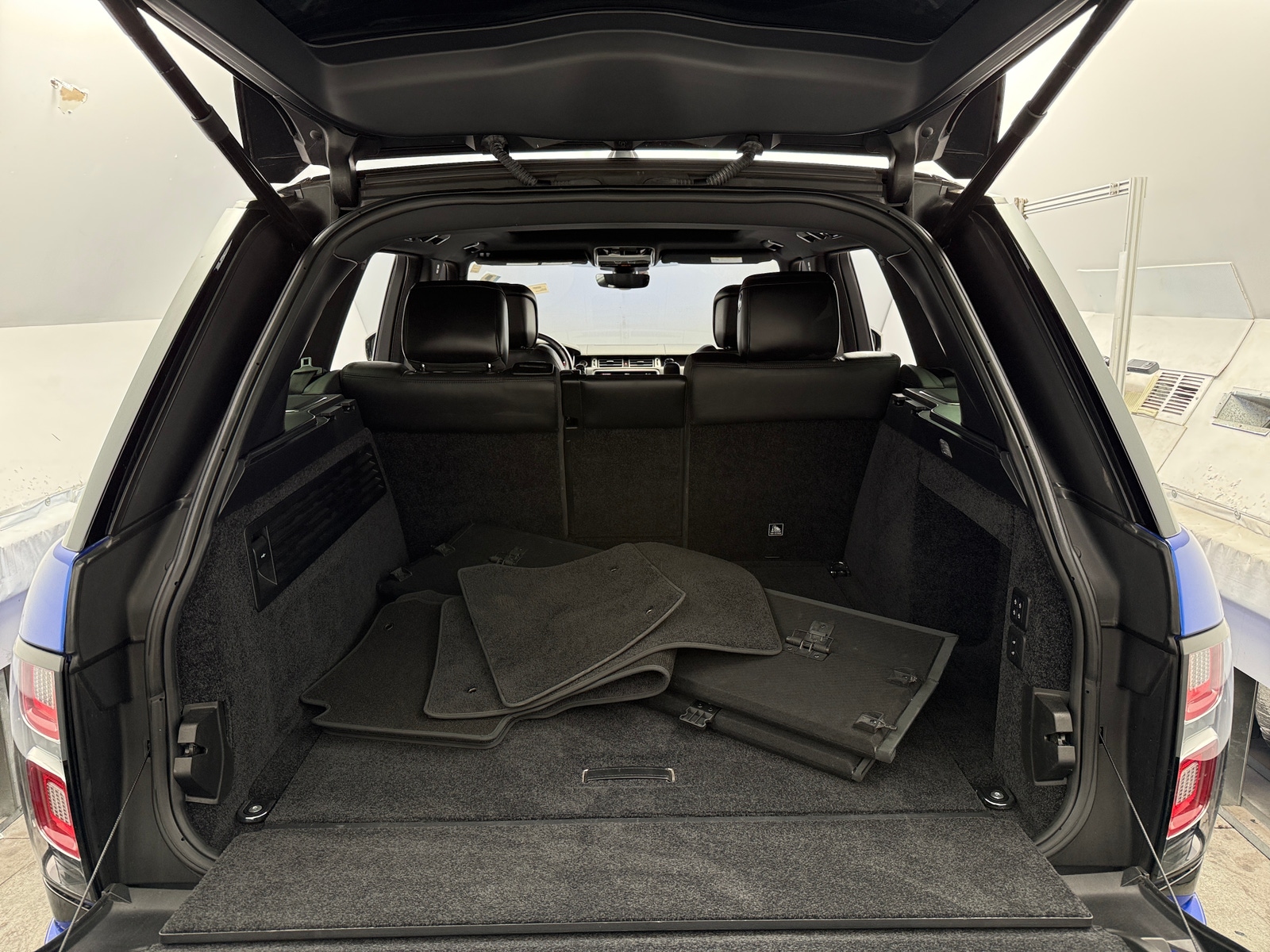Thumbnail: 2019 Land Rover Range Rover - 6