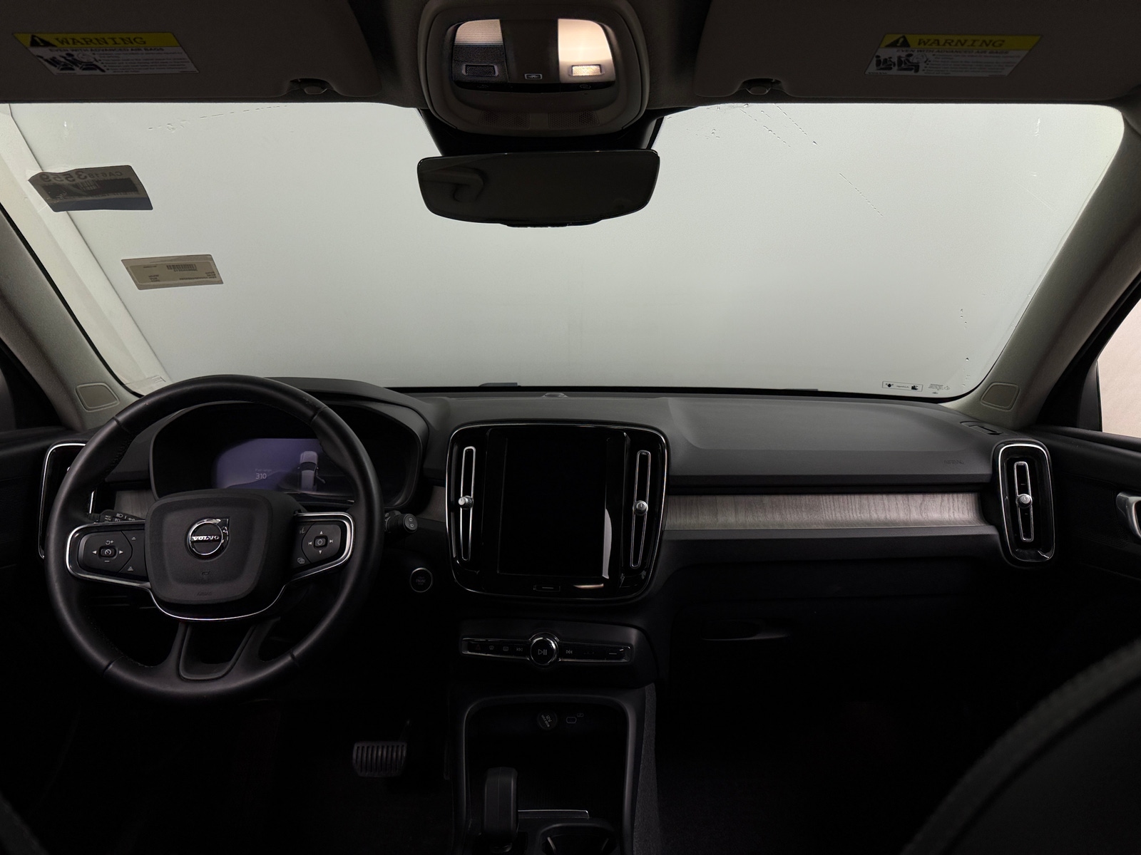 Thumbnail: 2023 Volvo XC40 - 2
