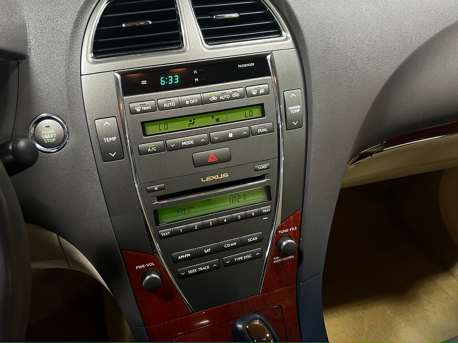 Thumbnail: 2011 Lexus ES - 3