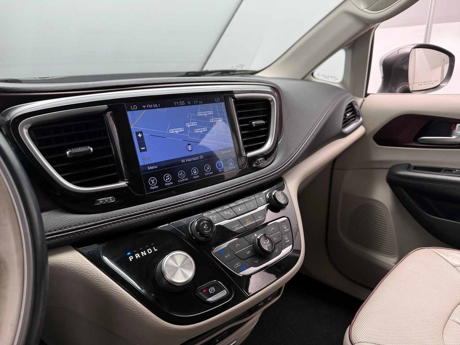 Thumbnail: 2017 Chrysler Pacifica - 3
