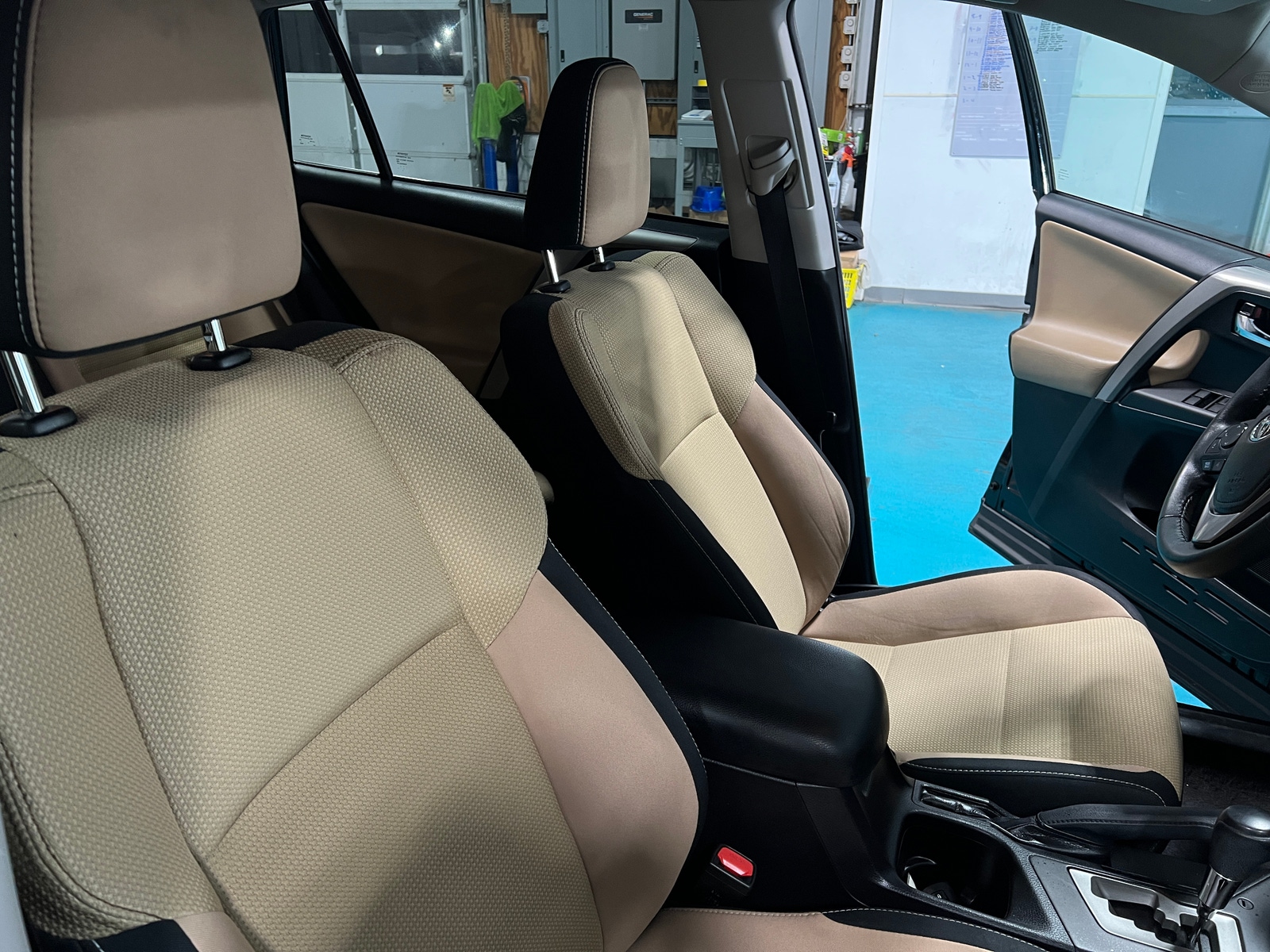 Thumbnail: 2018 Toyota RAV4 - 2