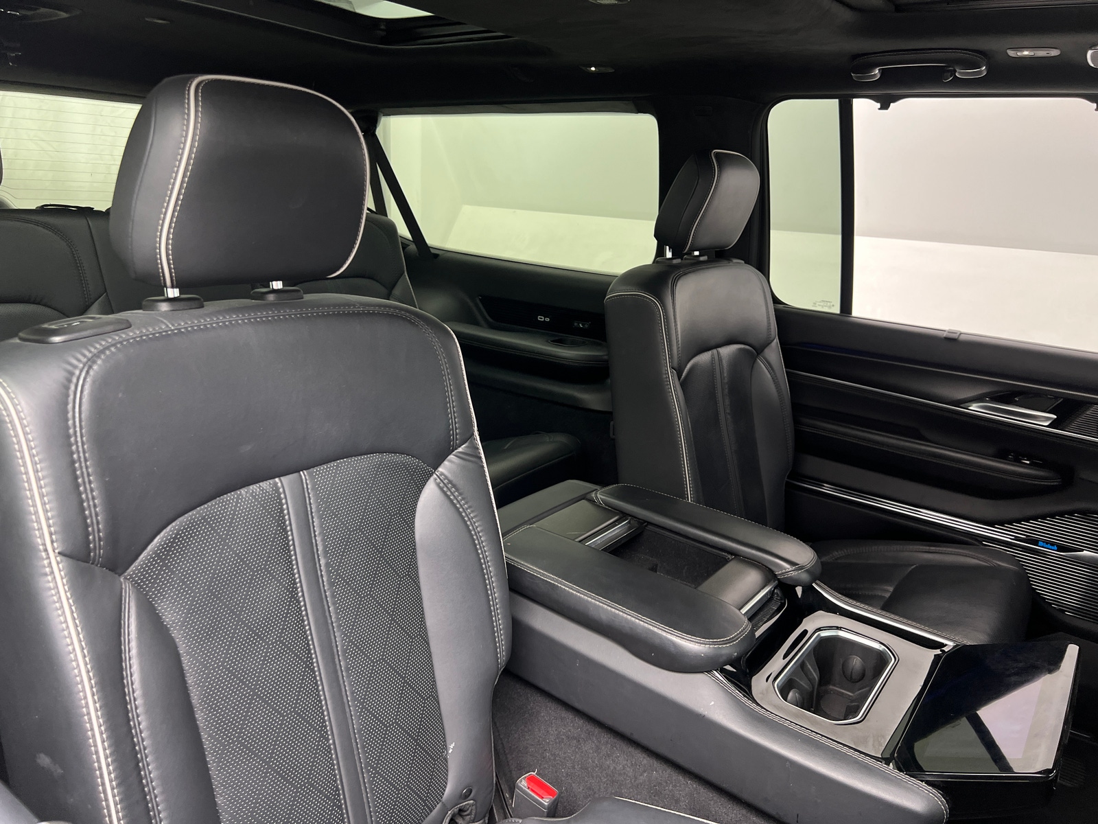Thumbnail: 2024 Jeep Grand Wagoneer L - 5