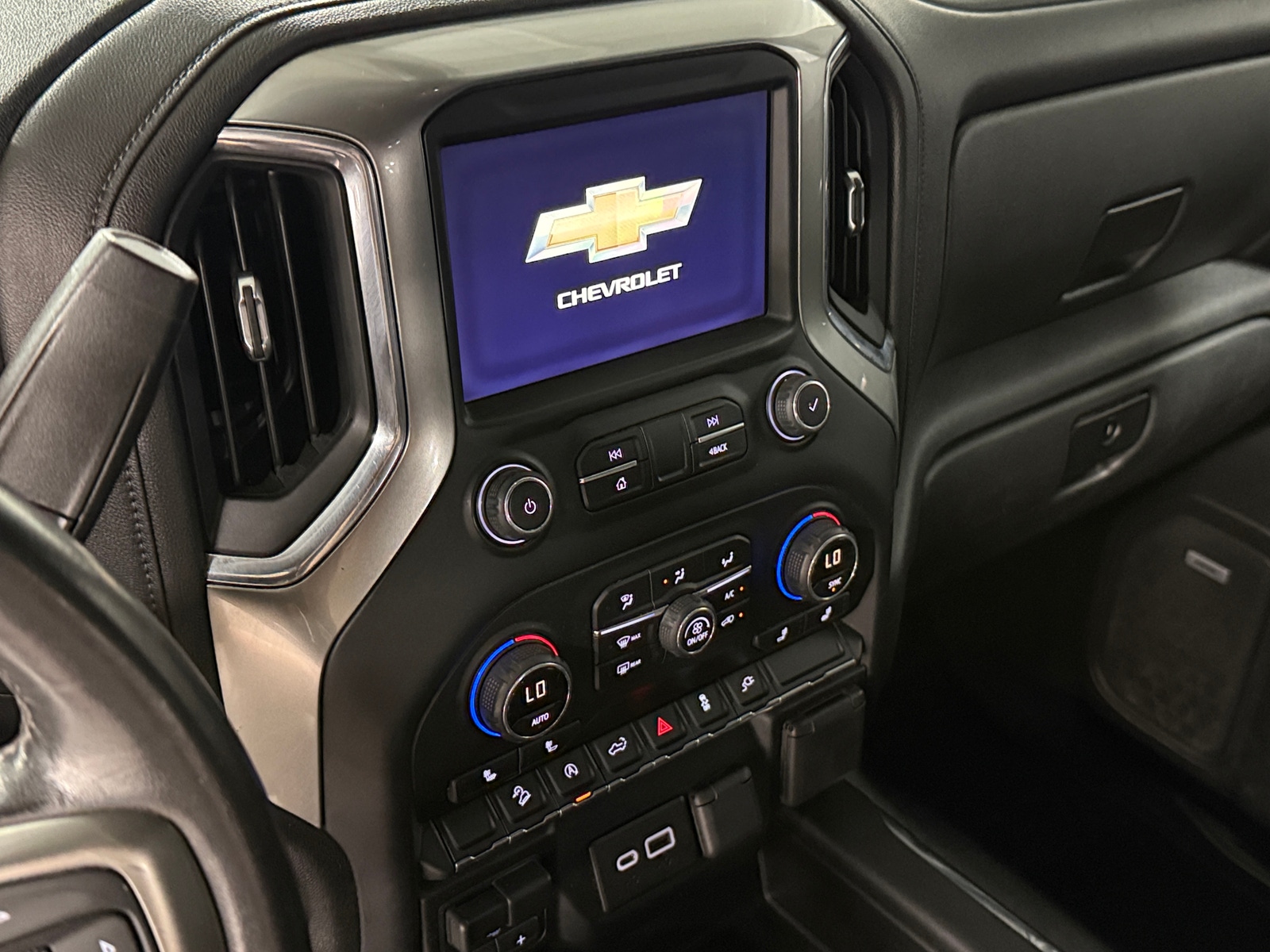 Thumbnail: 2019 Chevrolet Silverado 1500 - 4