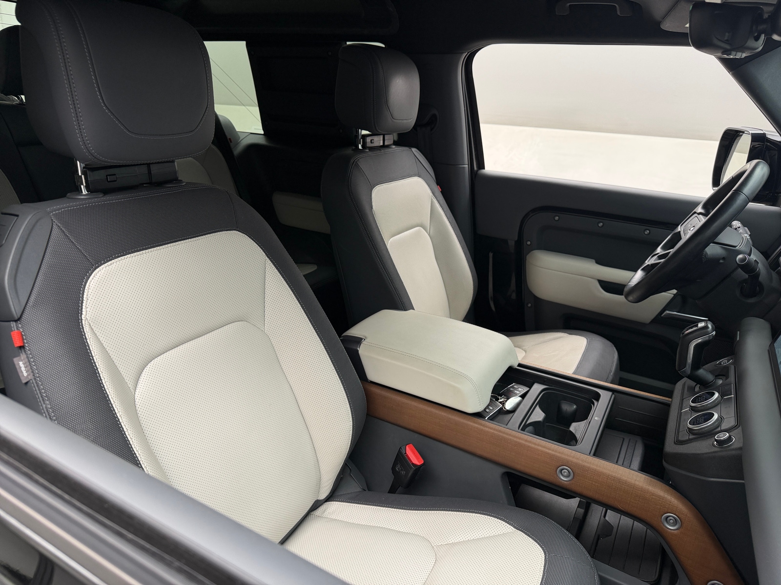 Thumbnail: 2023 Land Rover Defender - 2