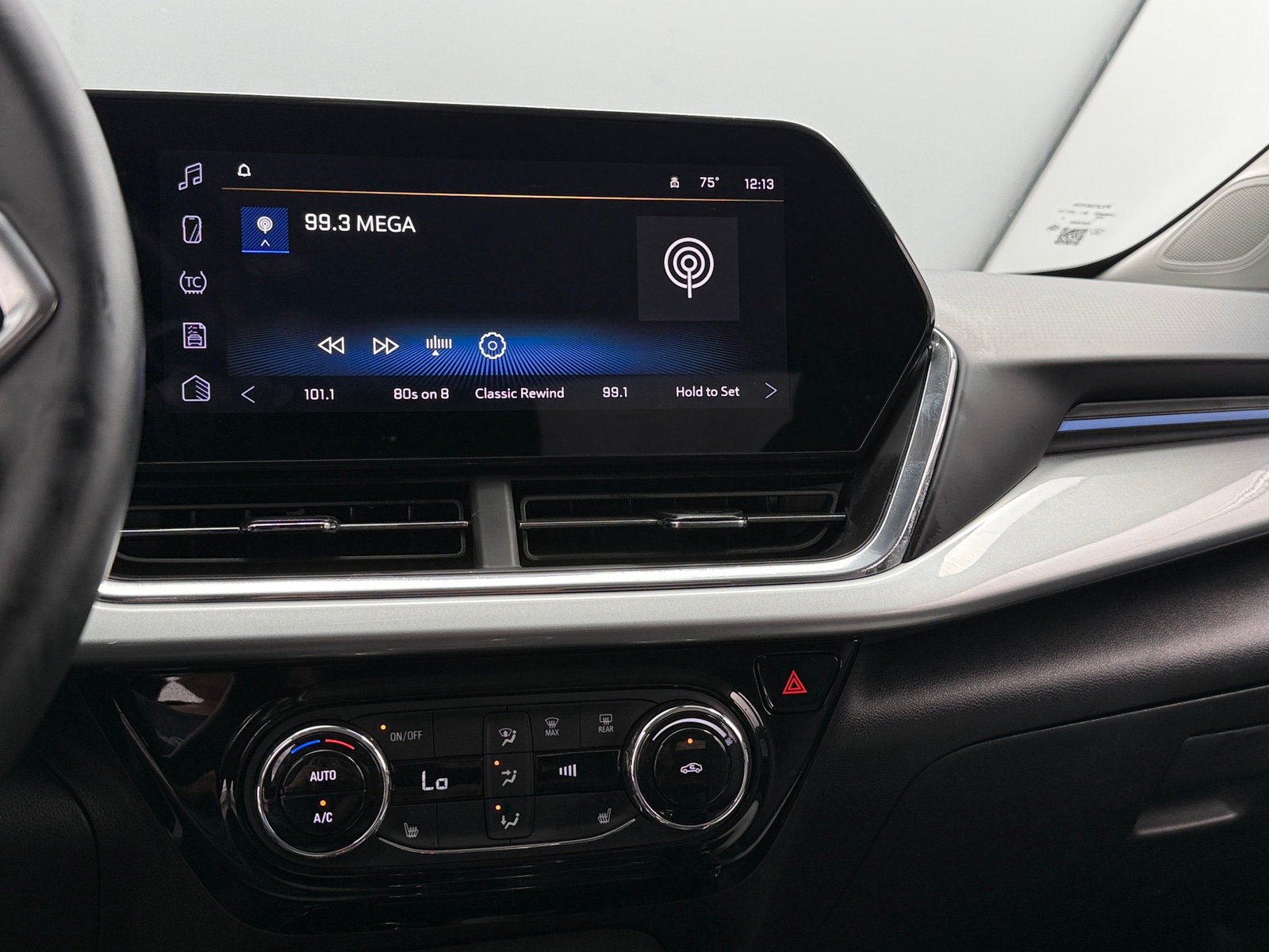 Thumbnail: 2025 Chevrolet Trax - 3