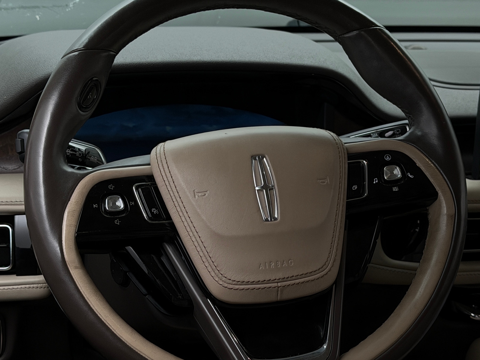 Thumbnail: 2020 Lincoln Aviator - 4