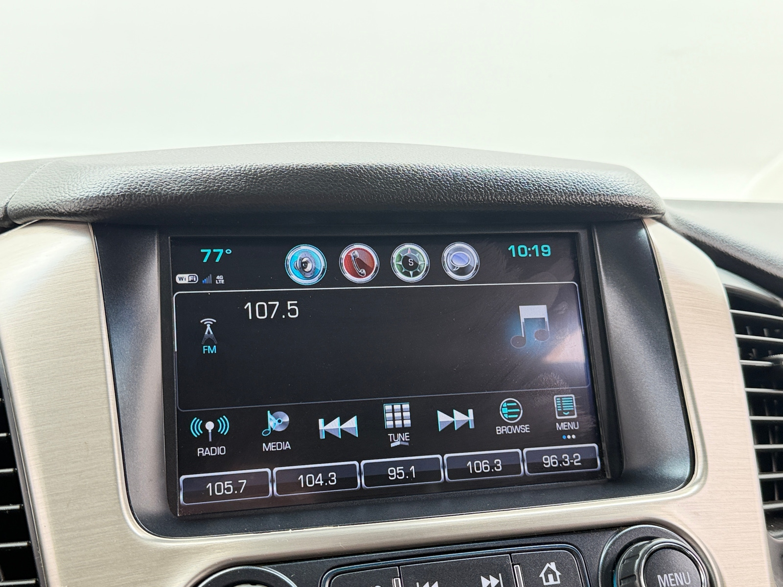 Thumbnail: 2019 GMC Yukon XL - 3
