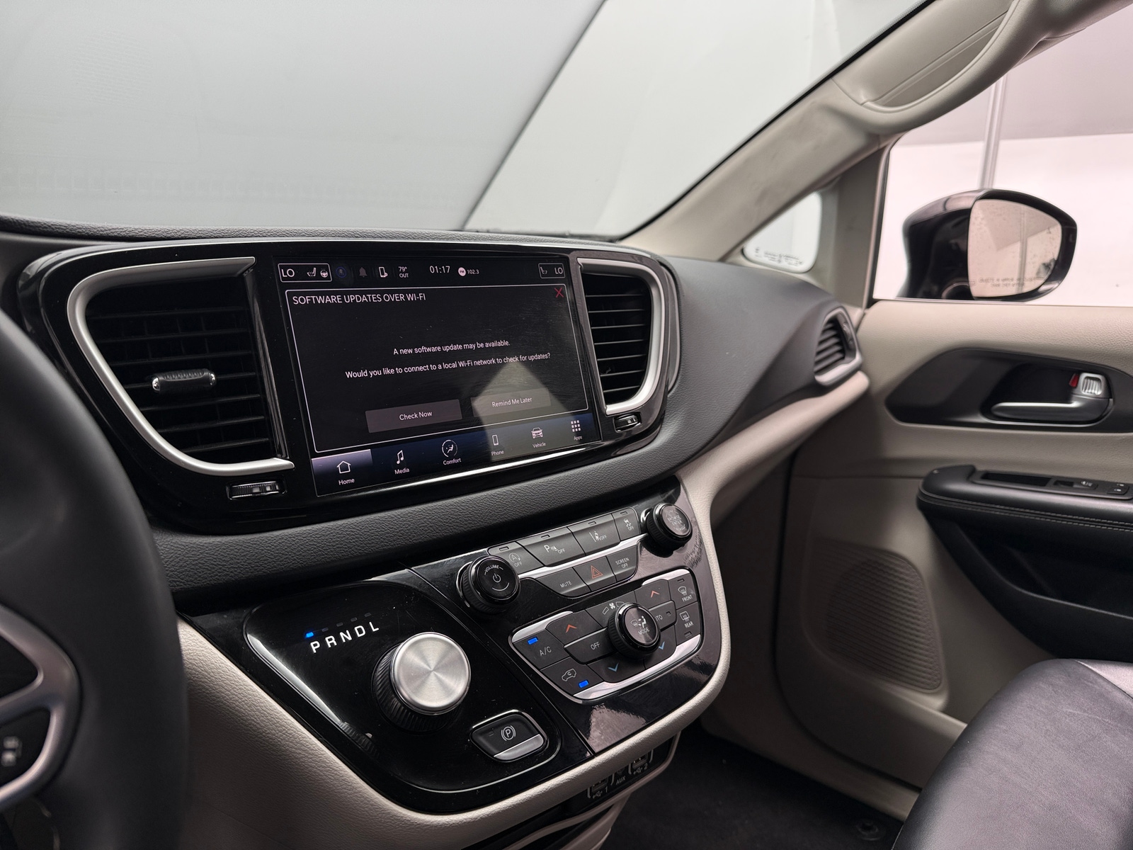 Thumbnail: 2024 Chrysler Pacifica - 3