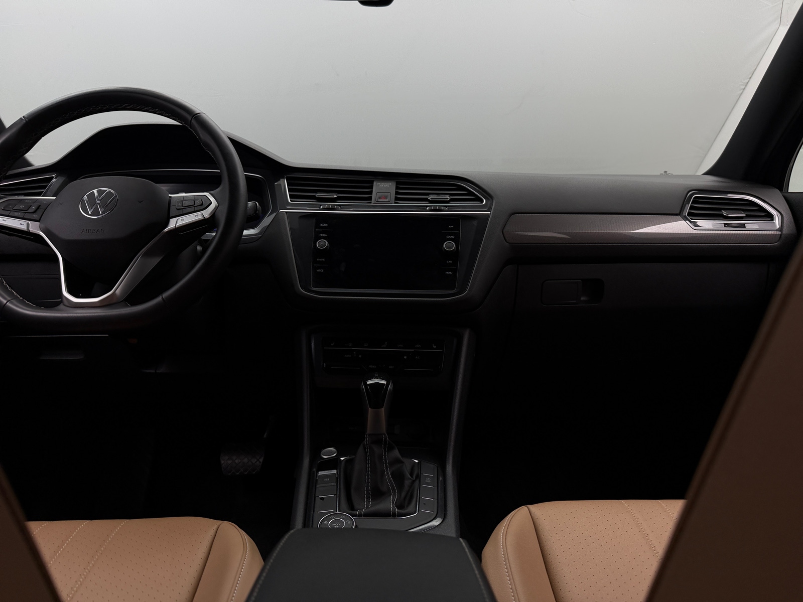 Thumbnail: 2023 Volkswagen Tiguan - 2