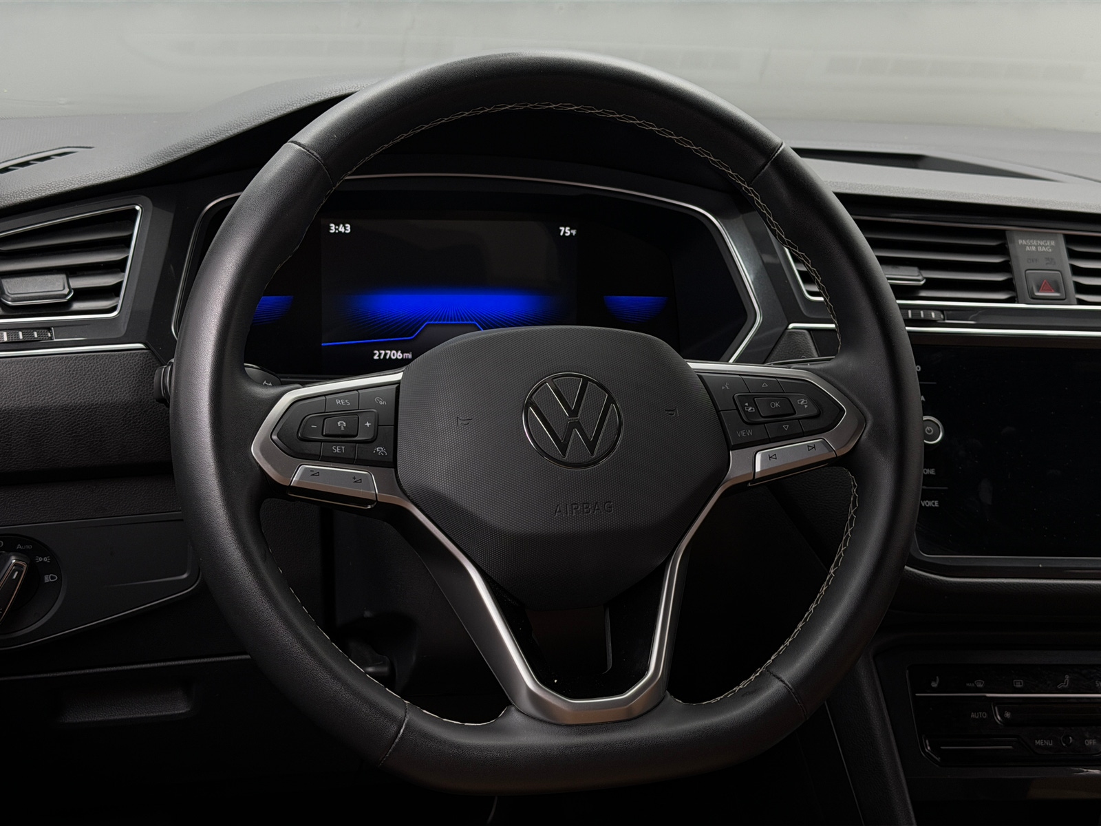 Thumbnail: 2023 Volkswagen Tiguan - 4