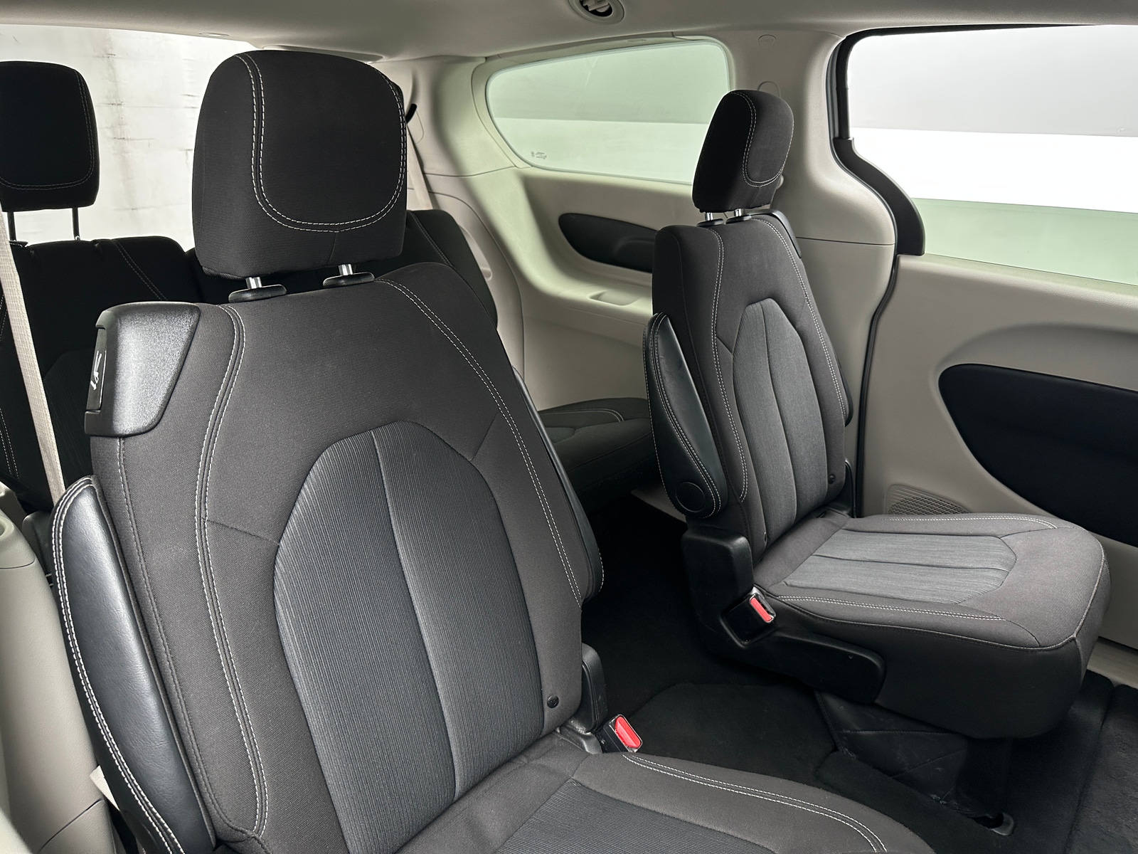 Thumbnail: 2024 Chrysler Voyager - 6
