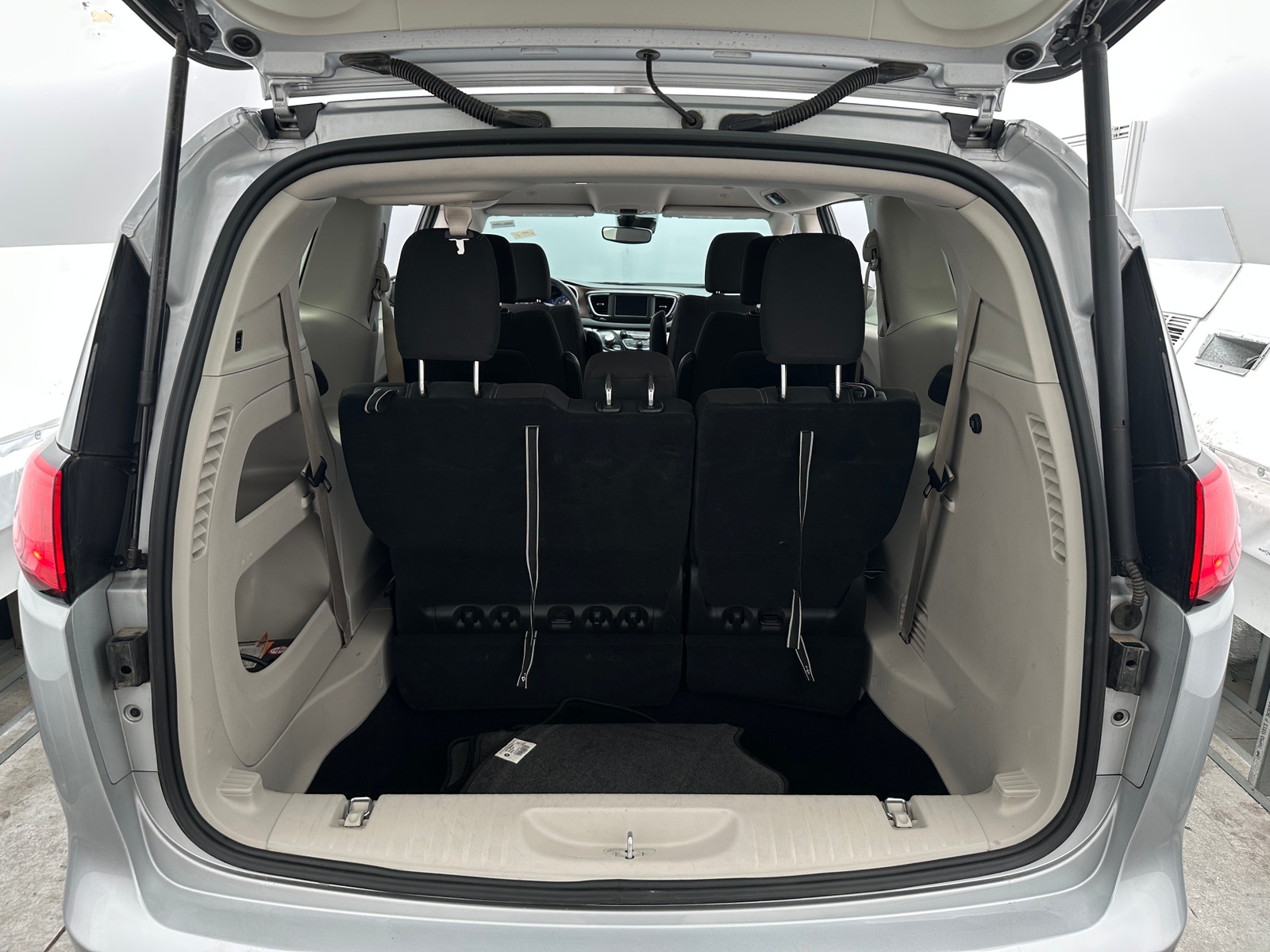 Thumbnail: 2024 Chrysler Voyager - 7