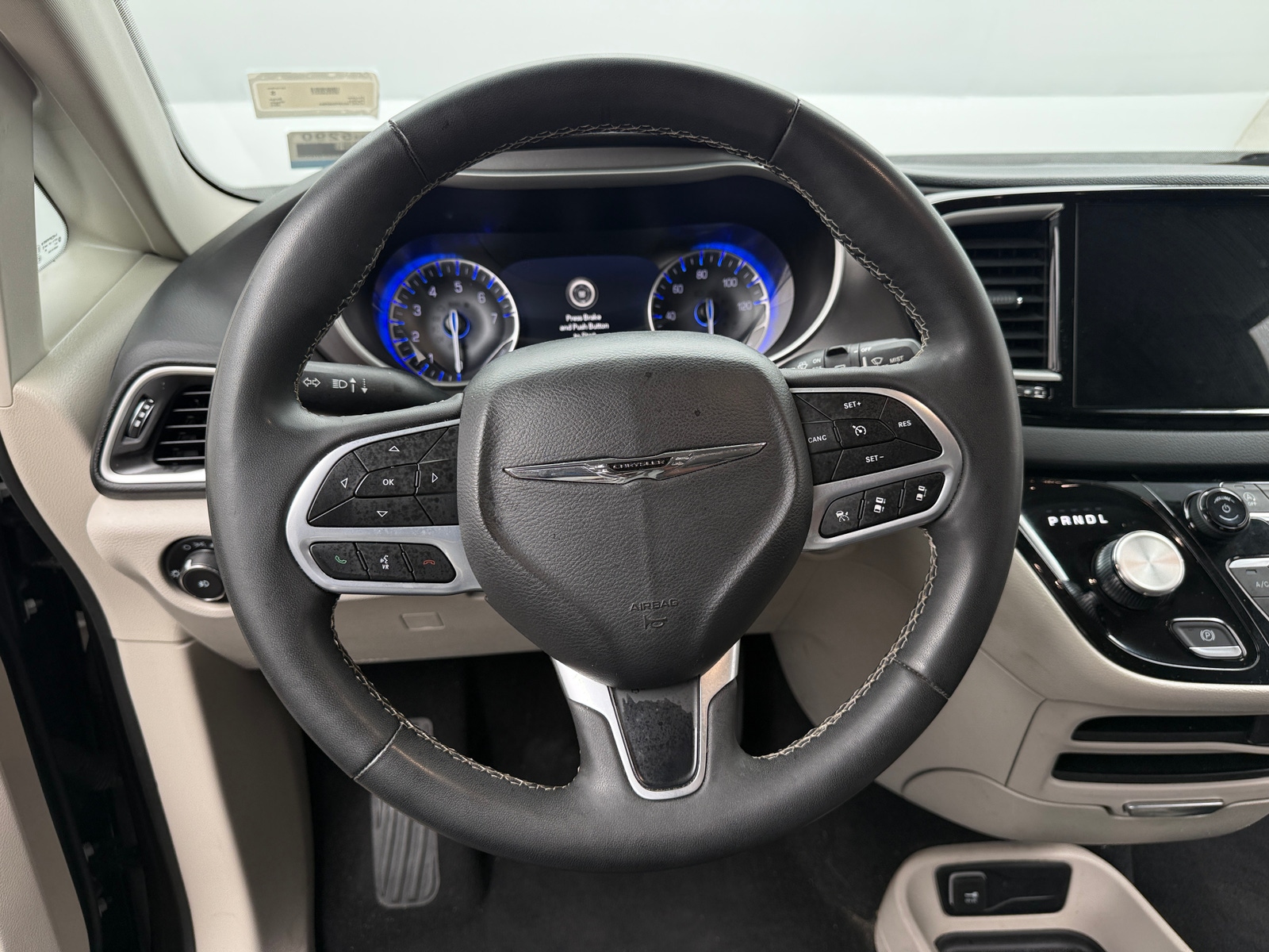 Thumbnail: 2023 Chrysler Pacifica - 4