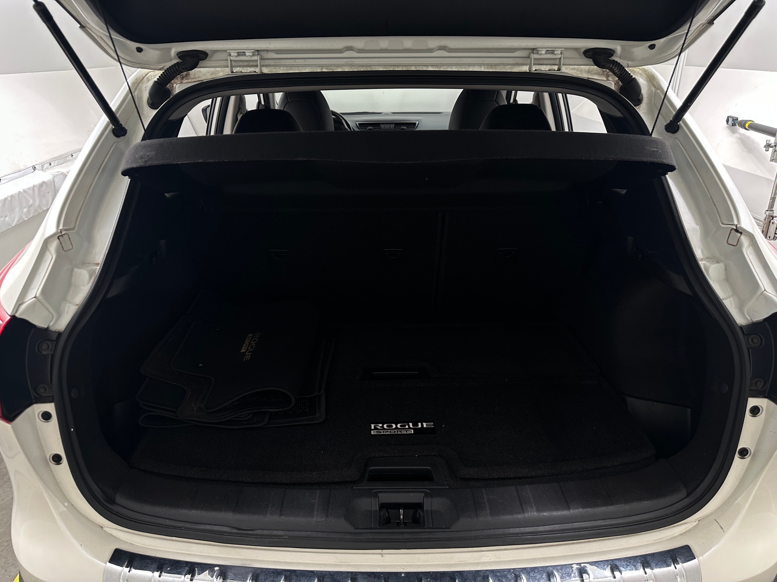 Thumbnail: 2017 Nissan Rogue Sport - 6