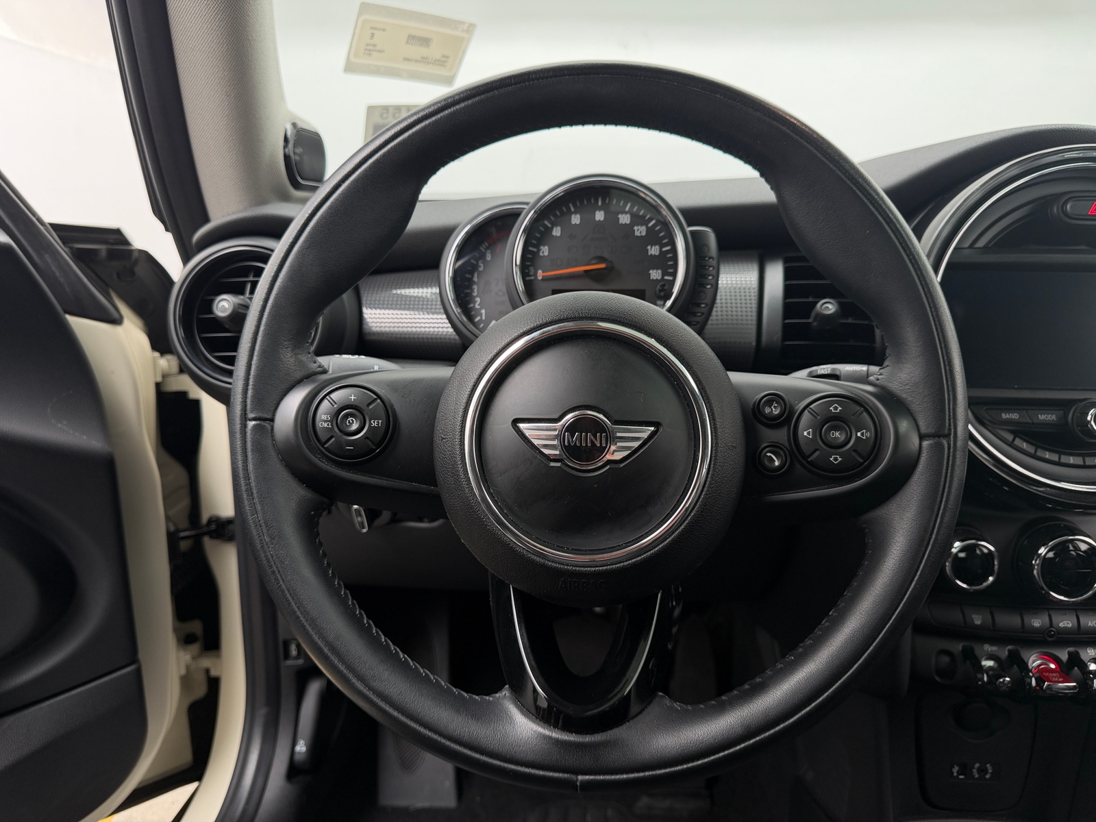 Thumbnail: 2017 MINI Cooper Hardtop - 4