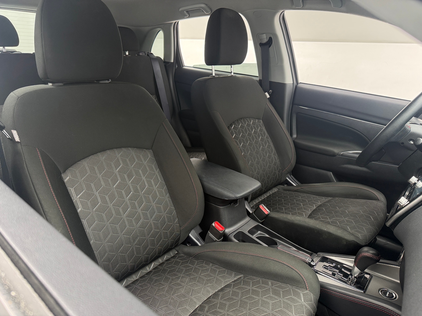 Thumbnail: 2023 Mitsubishi Outlander Sport - 2
