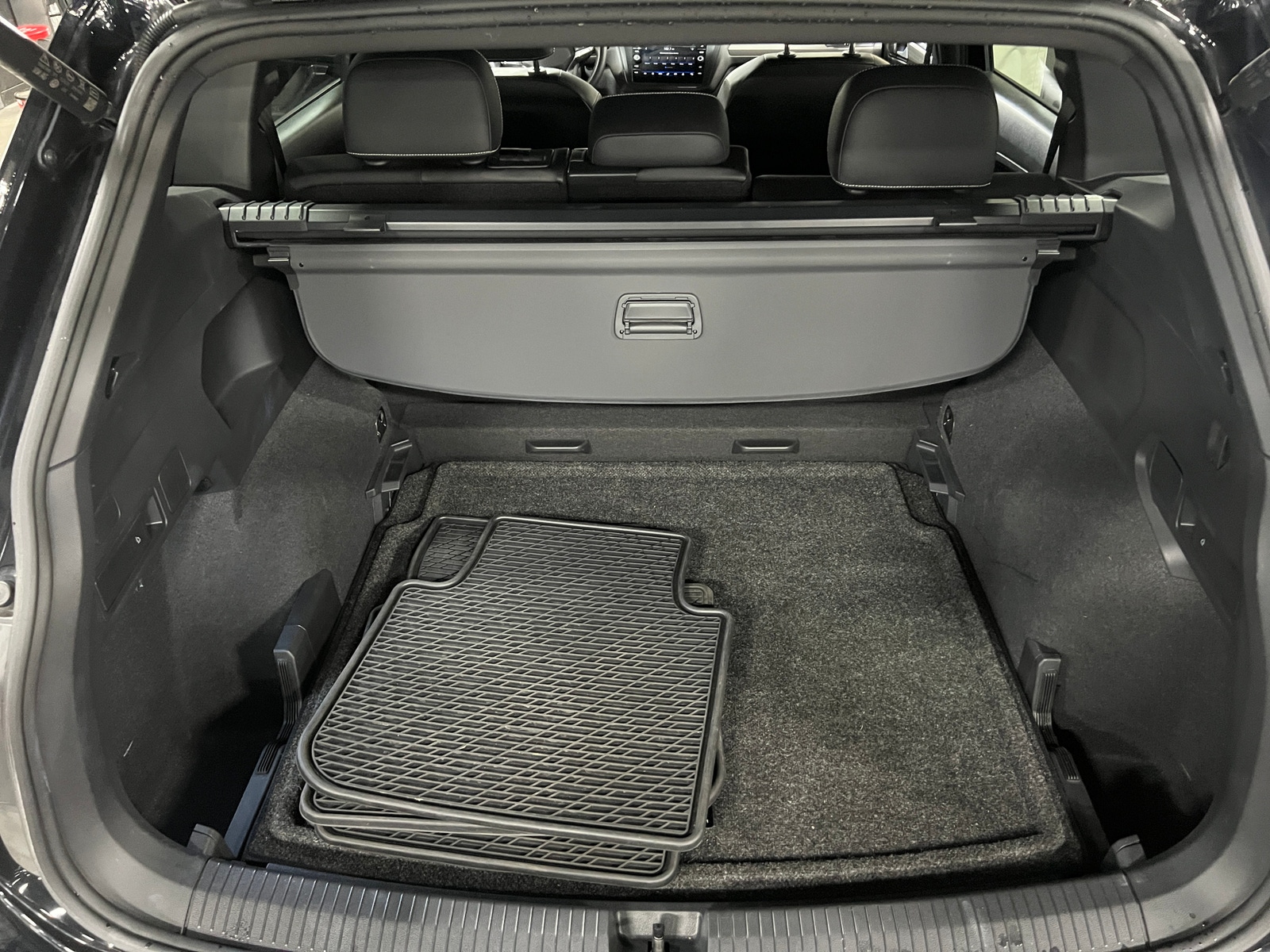 Thumbnail: 2023 Volkswagen Tiguan - 6