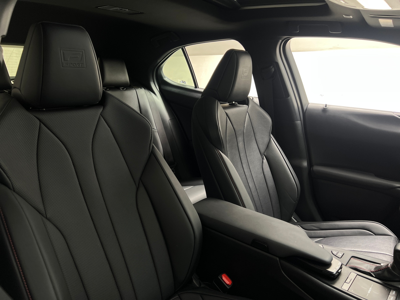 Thumbnail: 2019 Lexus UX - 2