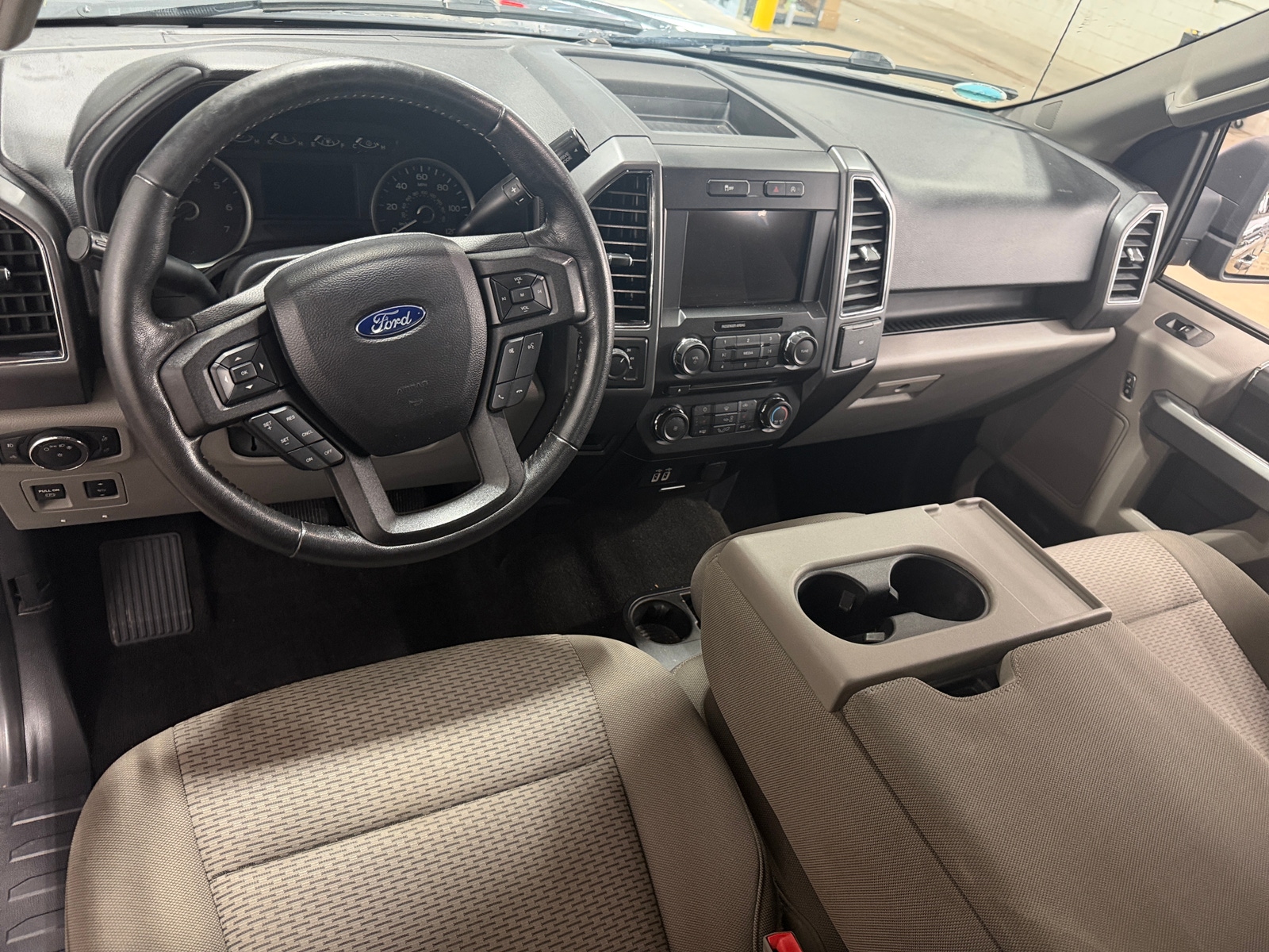 Thumbnail: 2018 Ford Econoline - 3