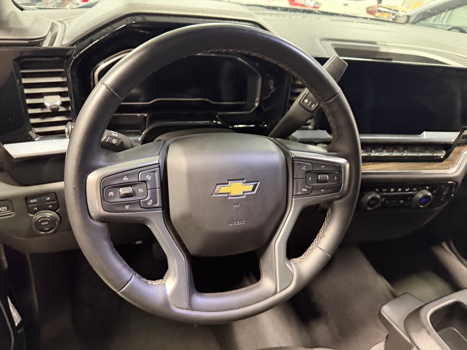 Thumbnail: 2024 Chevrolet Silverado 1500 - 5