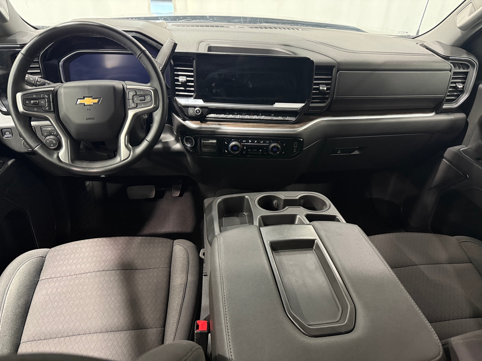 Thumbnail: 2026 Chevrolet Silverado 1500 - 3