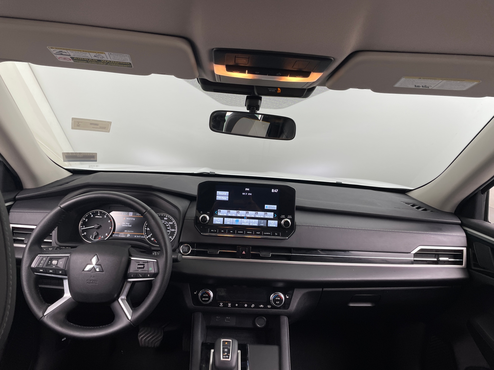 Thumbnail: 2023 Mitsubishi Outlander - 3